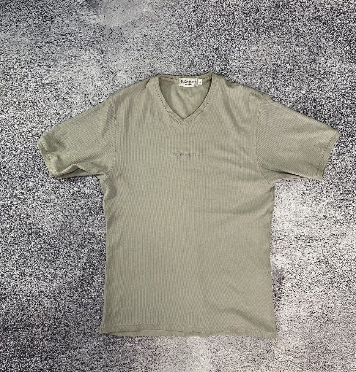 Yves Saint Laurent Yves Saint Laurent YSL Mens T - Shirt Rare Center Logo Size US M / EU 48-50 / 2 - 1 Thumbnail