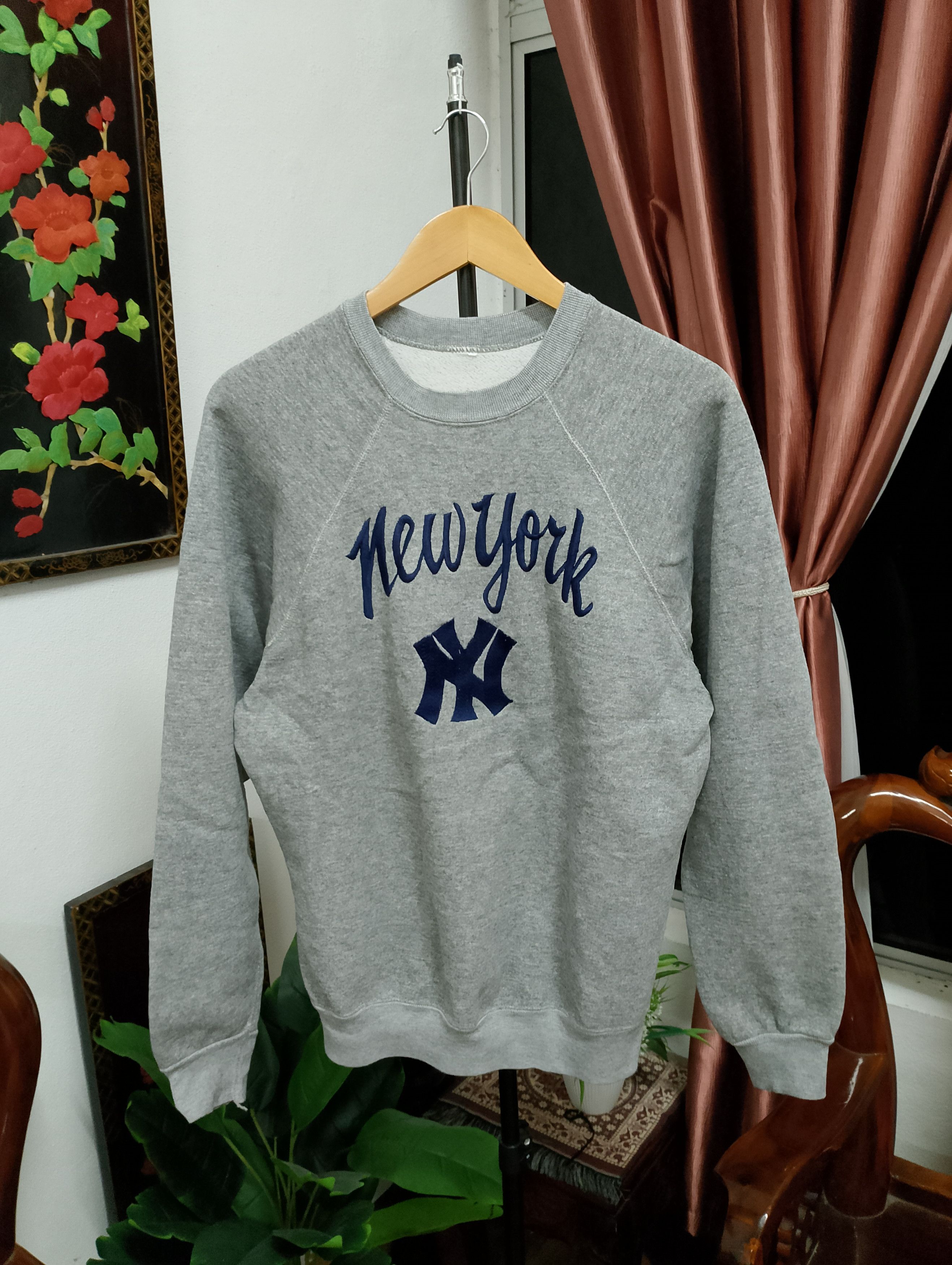 Vintage Gray New York Yankees Sweatshirt