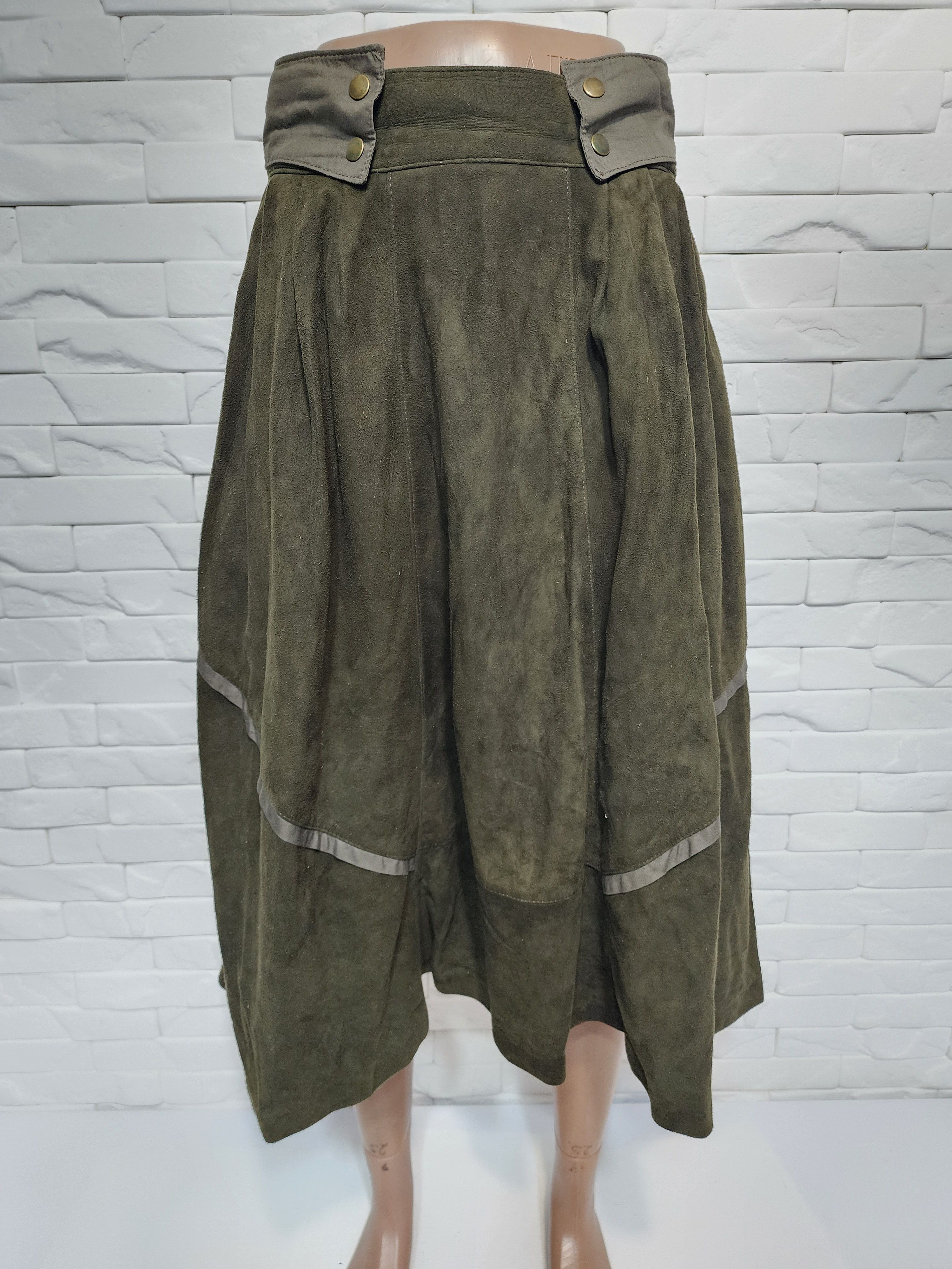 Genuine Leather Green leather skirt. Stylish green suede skirt. Size 27" / US 4 / IT 40 - 1 Thumbnail
