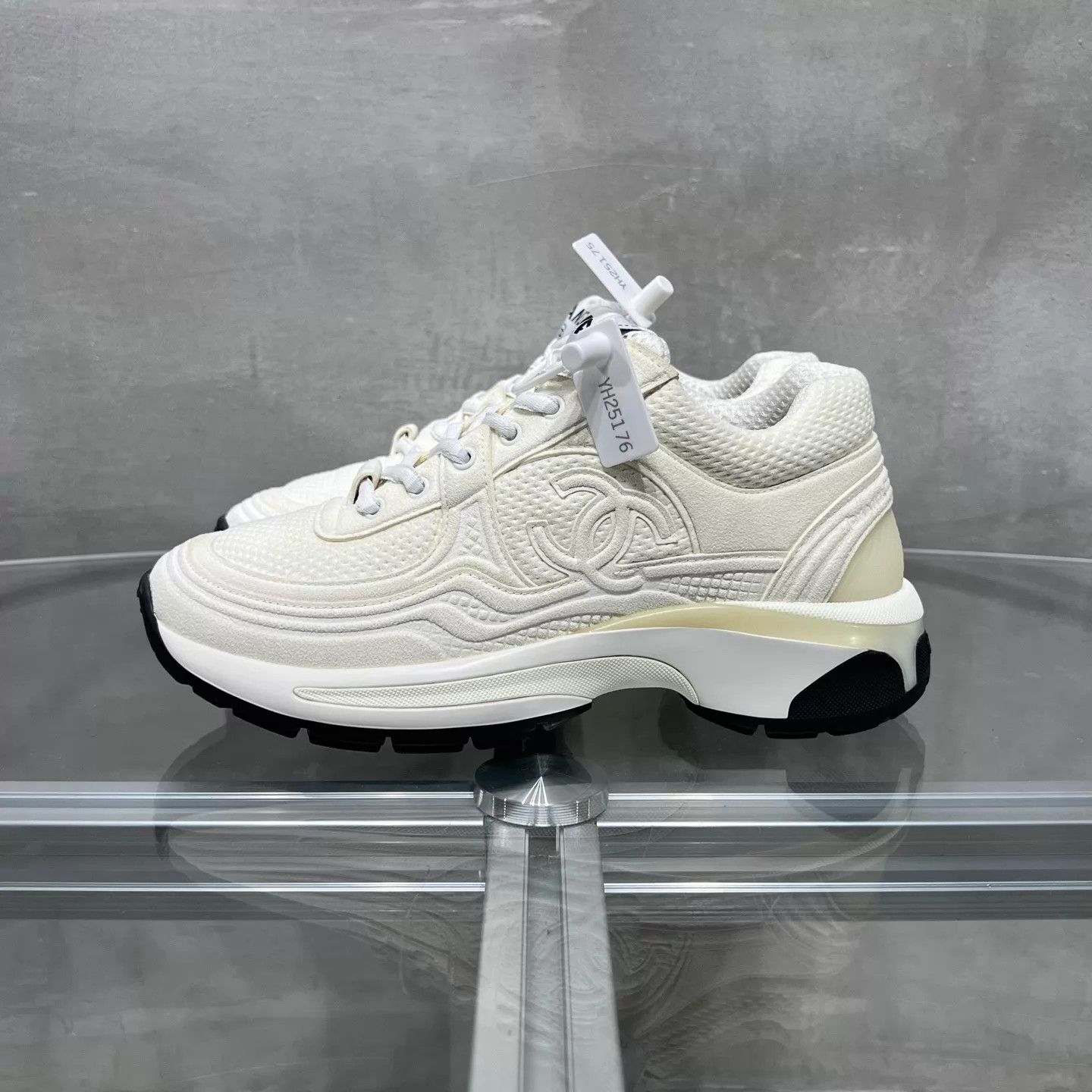 Chanel Chanel 24S White CC Sneaker 35 YH25175 Size US 4.5 / IT 34.5 - 3 Thumbnail