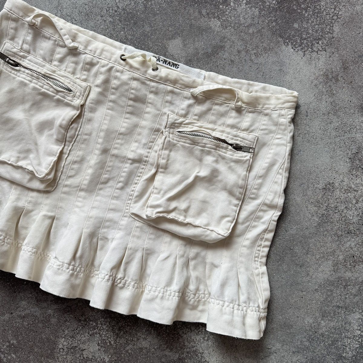 Hysteric Glamour 2000’s Grunge Fairy Low Rise White Cargo Ruffle Mini Skirt Size 27" / US 4 / IT 40 - 4 Thumbnail