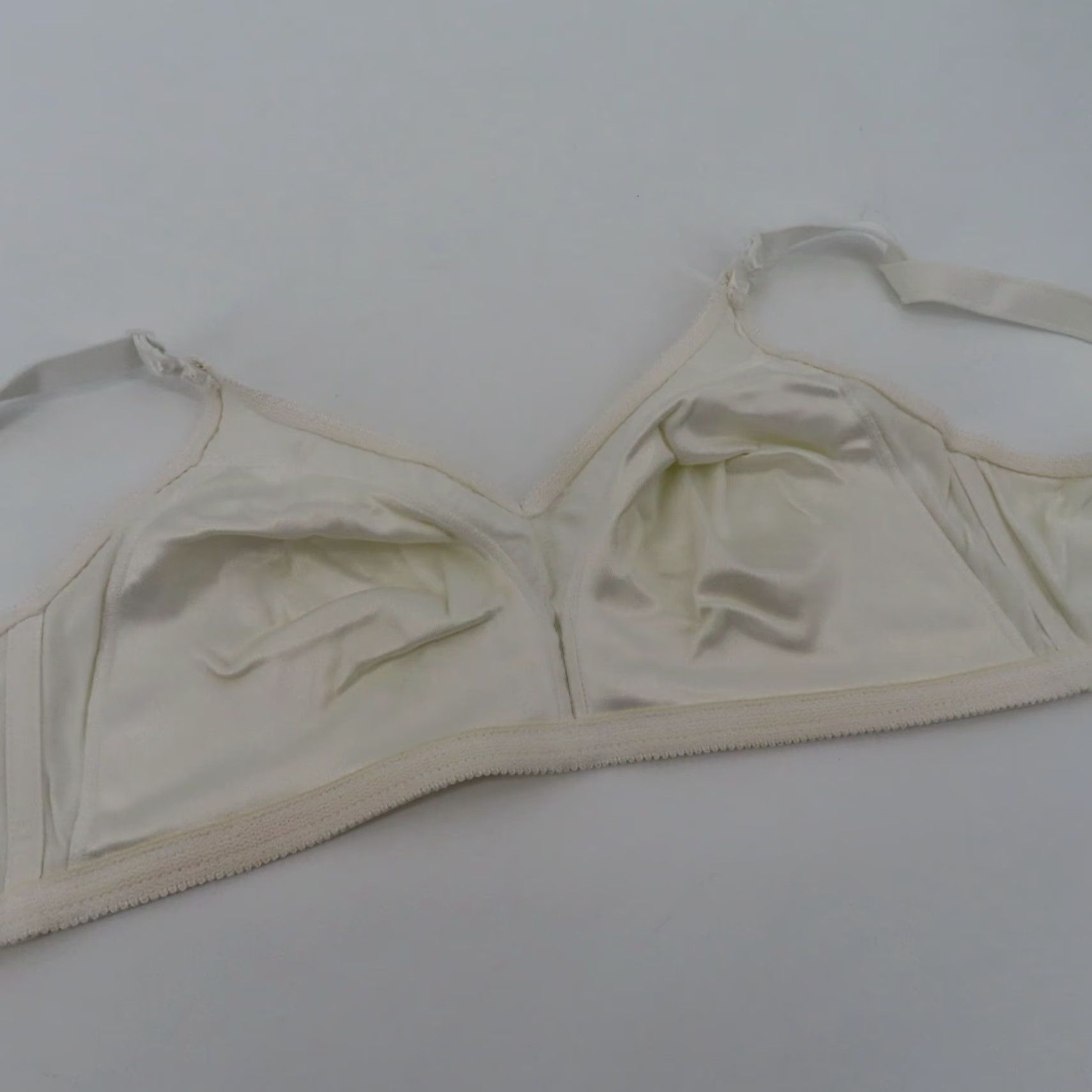 Vintage Bali 40D Double Support Wire Free Wireless Bra 3820 Solid White Bow Wide Straps Size ONE SIZE - 7 Thumbnail