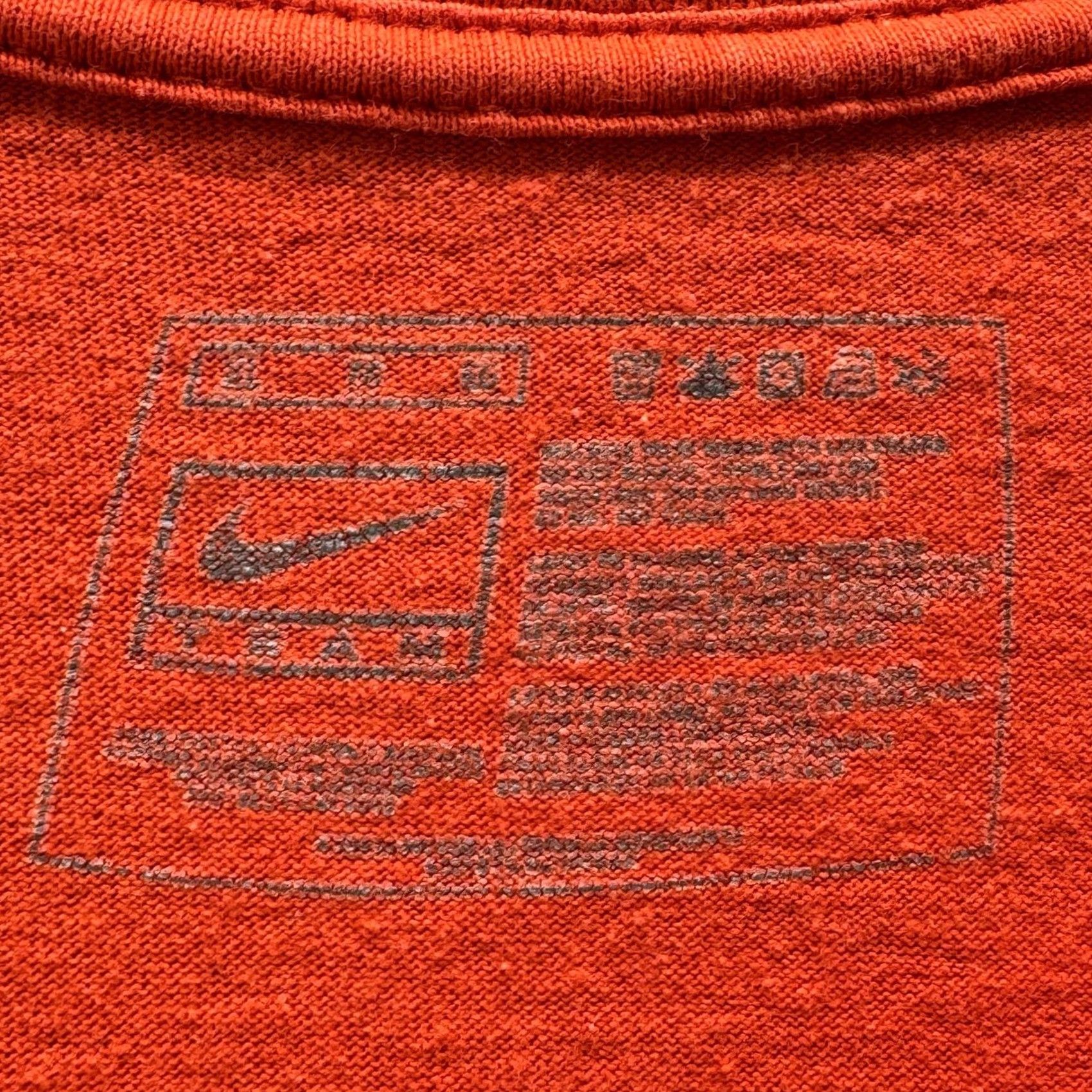 Nike VINTAGE NIKE Shirt Mens L Orange Graphic Tee Crewneck Tagless Swoosh Size US L / EU 52-54 / 3 - 4 Thumbnail