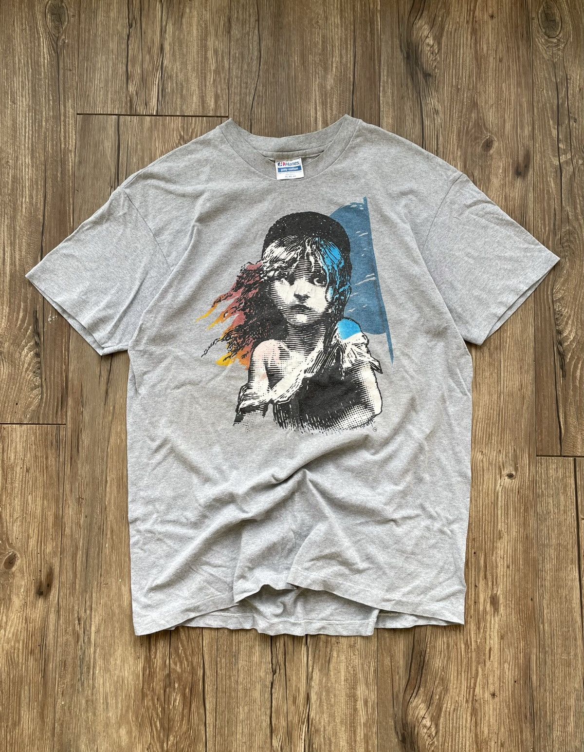 Hanes × Vintage Vintage 1986 Hanes Les Misérables Musical Shirt Grey XL Men Size US XL / EU 56 / 4 - 1 Thumbnail