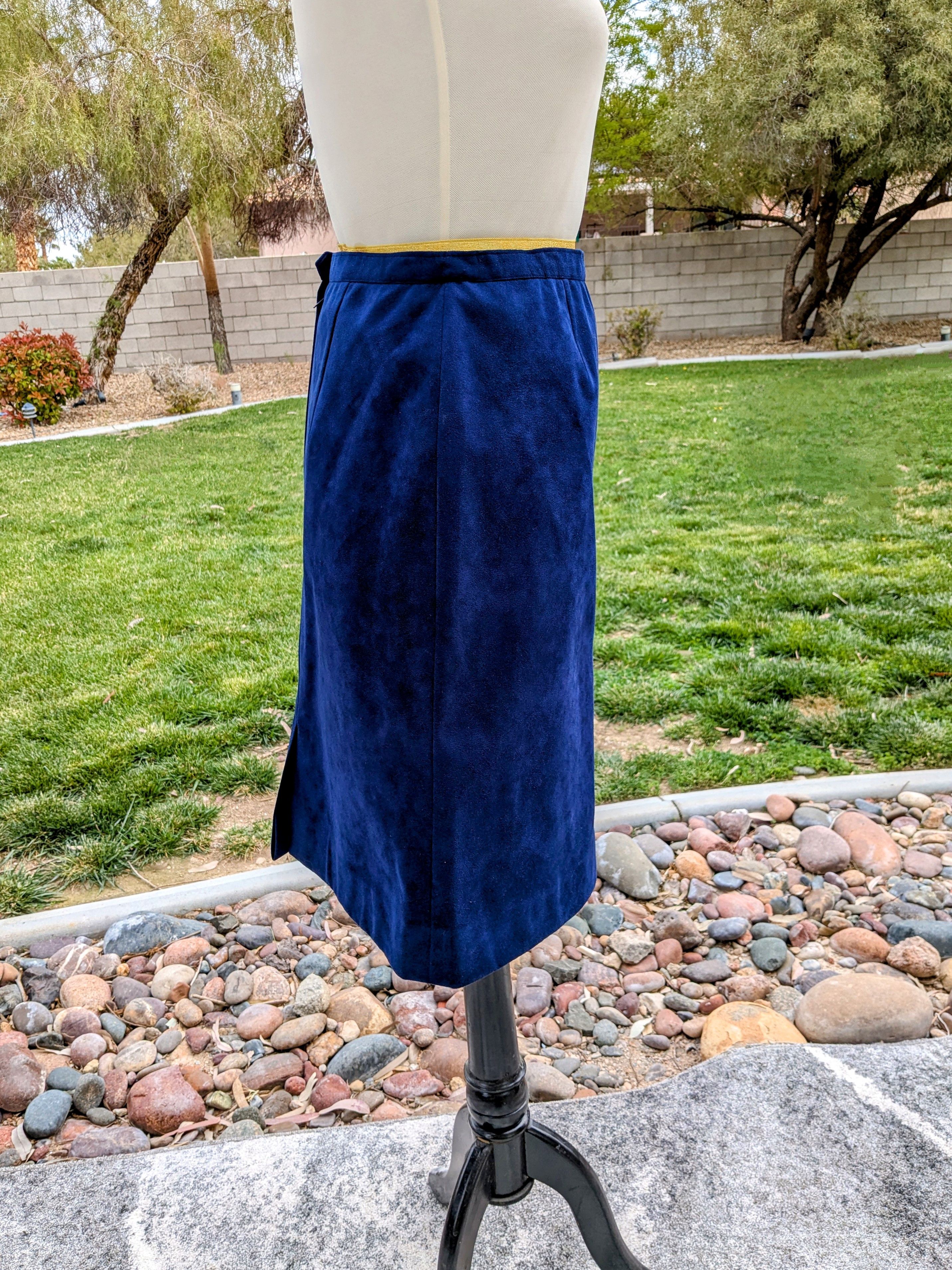 Vintage Vintage Suede Maxi Zip-Up Lined Long A-Line Petite Skirt Size 30" / US 8 / IT 44 - 3 Thumbnail