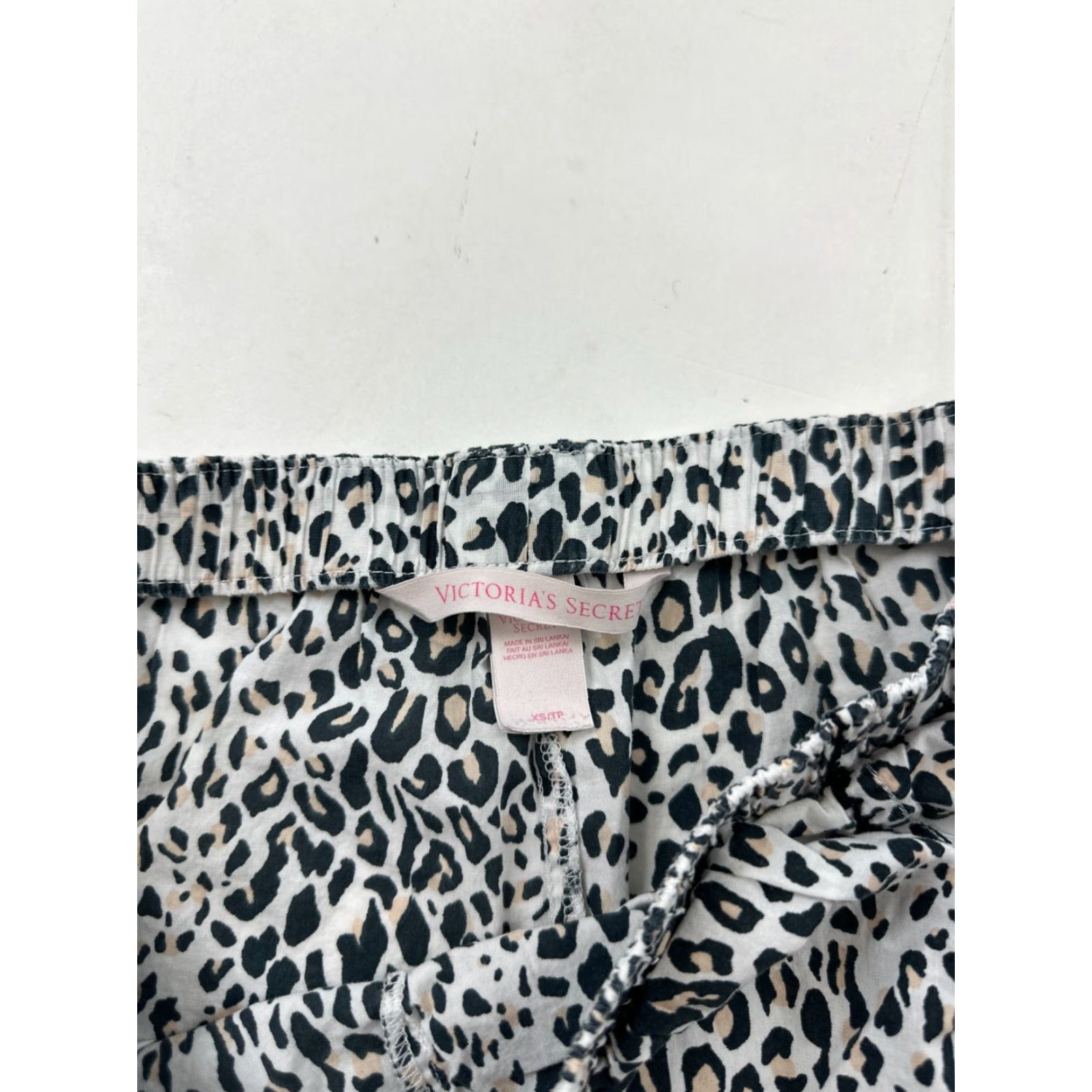 Victoria's Secret Victoria's Secret Shorts Womens XS White Black Sleep Lounge Leopard Print Natural Size 26" / US 2 / IT 38 - 5 Thumbnail