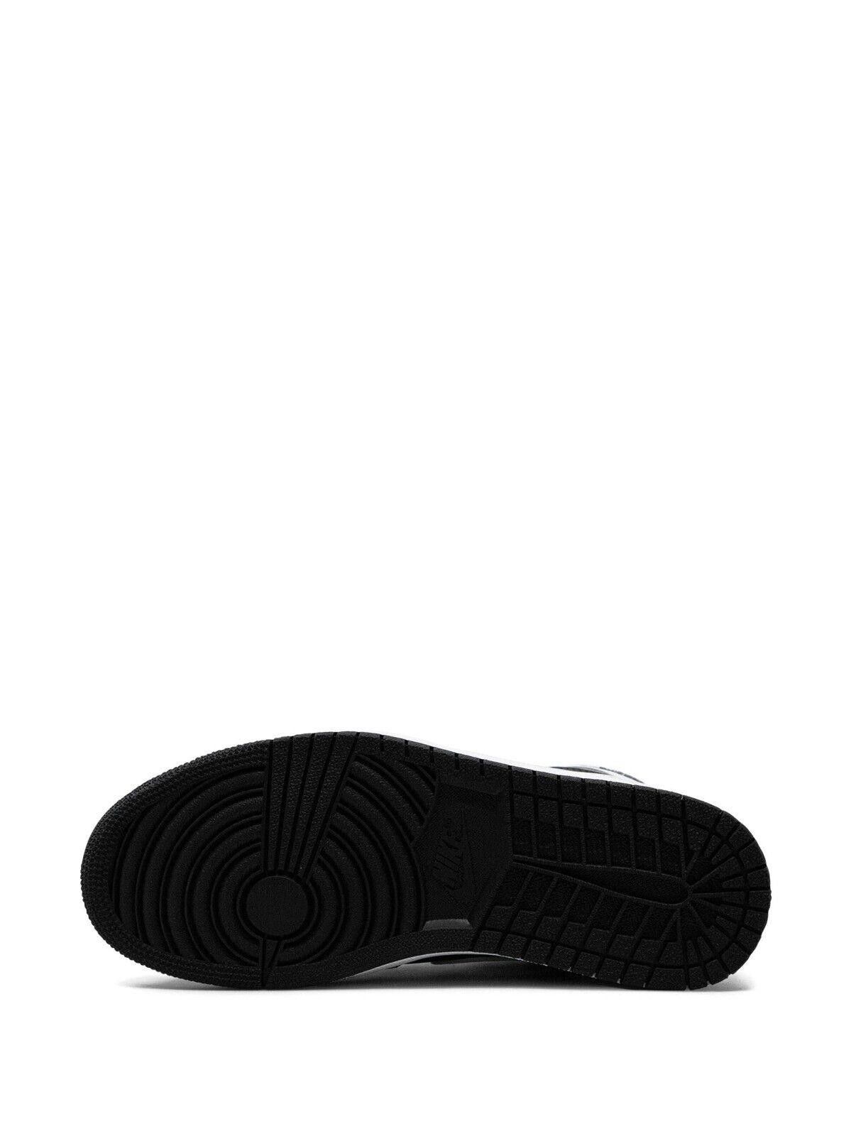 Designer NEW JORDAN 1 RETRO HIGH OG Size 5 DZ5485 010 REVERSE PANDA Size US 5 / EU 37 - 2 Thumbnail