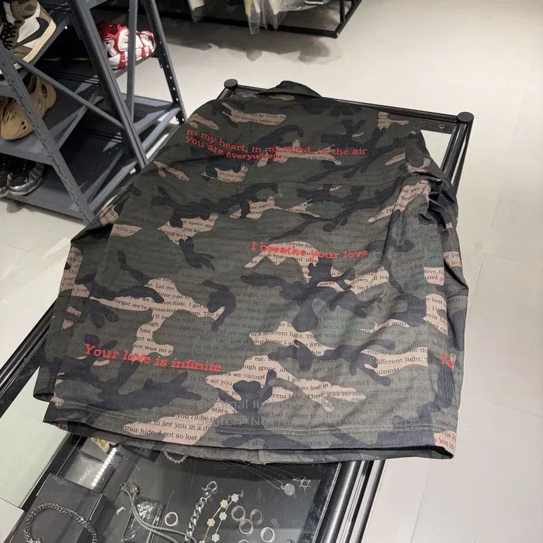 Valentino Valentino Men's military green camouflage embroidered padd Size US L / EU 52-54 / 3 - 2 Thumbnail