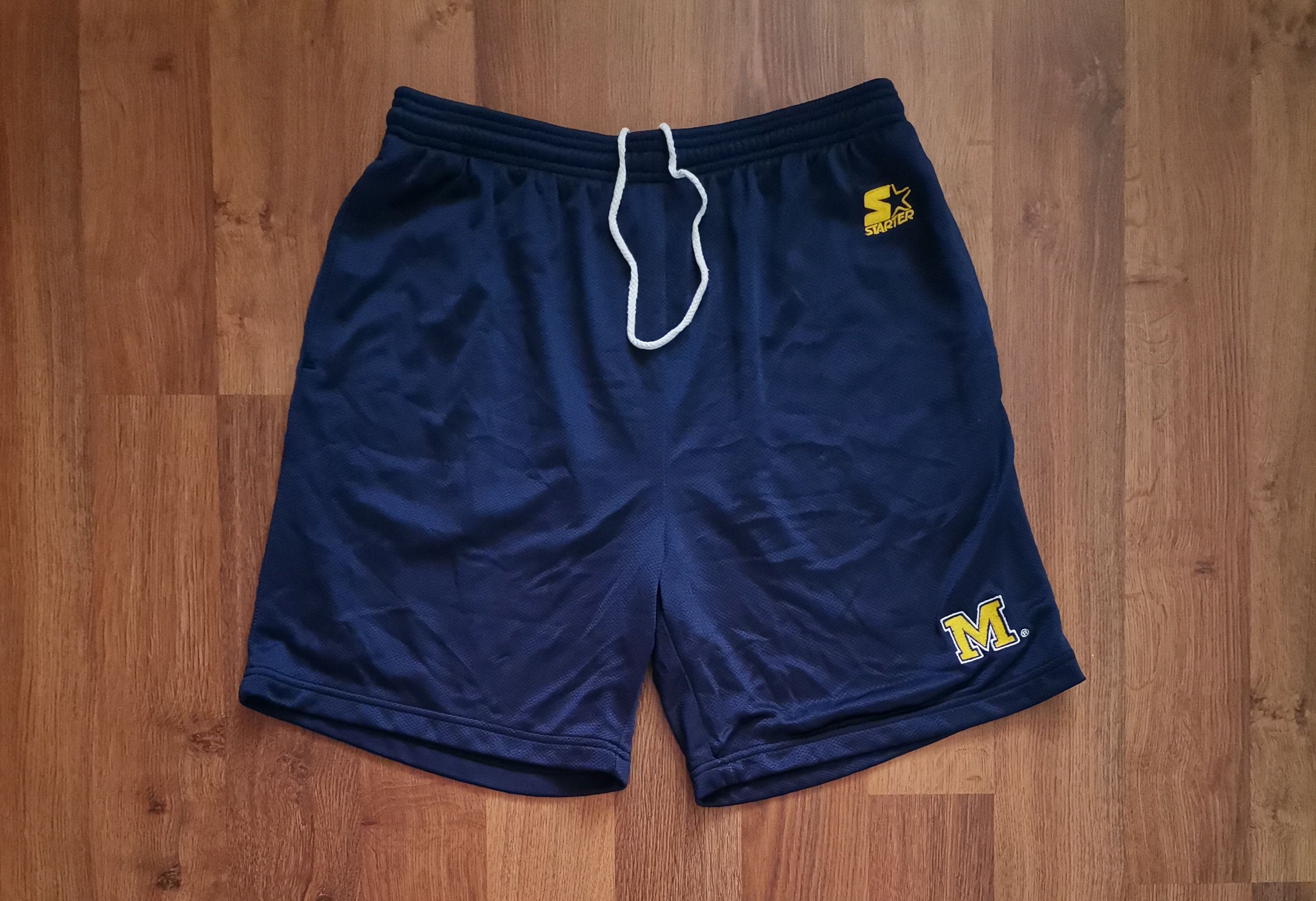 Starter Starter Michigan Wolverines Shorts Size US 30 / EU 46 - 1 Thumbnail