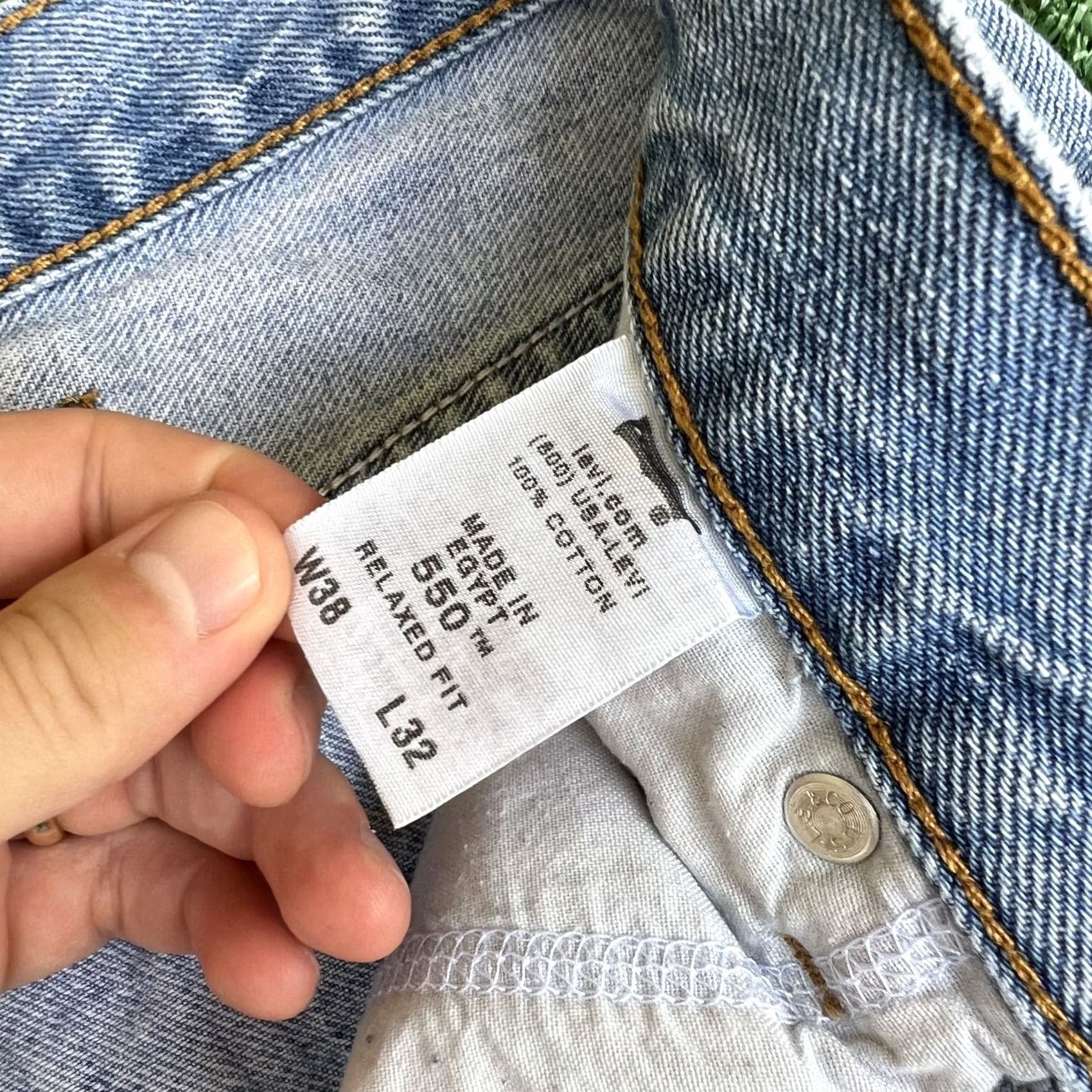 Levi's VTG Levi's 550 Jeans Men 38x31 Blue Distress Red Tab Relaxed Fit Tapered Leg Y2K Jeans Men 38 Blue Distress 550 90s USA Levi's 500 Series Size US 38 / EU 54 - 2 Thumbnail