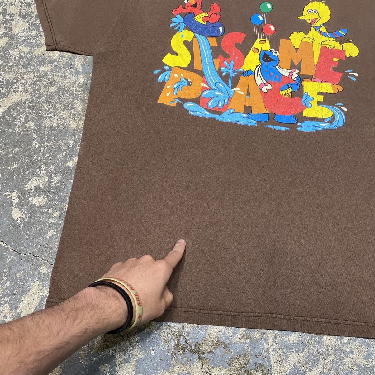 Vintage Vintage Sesame Street Sesame Place Brown Faded 90s Tshirt Size US XL / EU 56 / 4 - 7 Thumbnail
