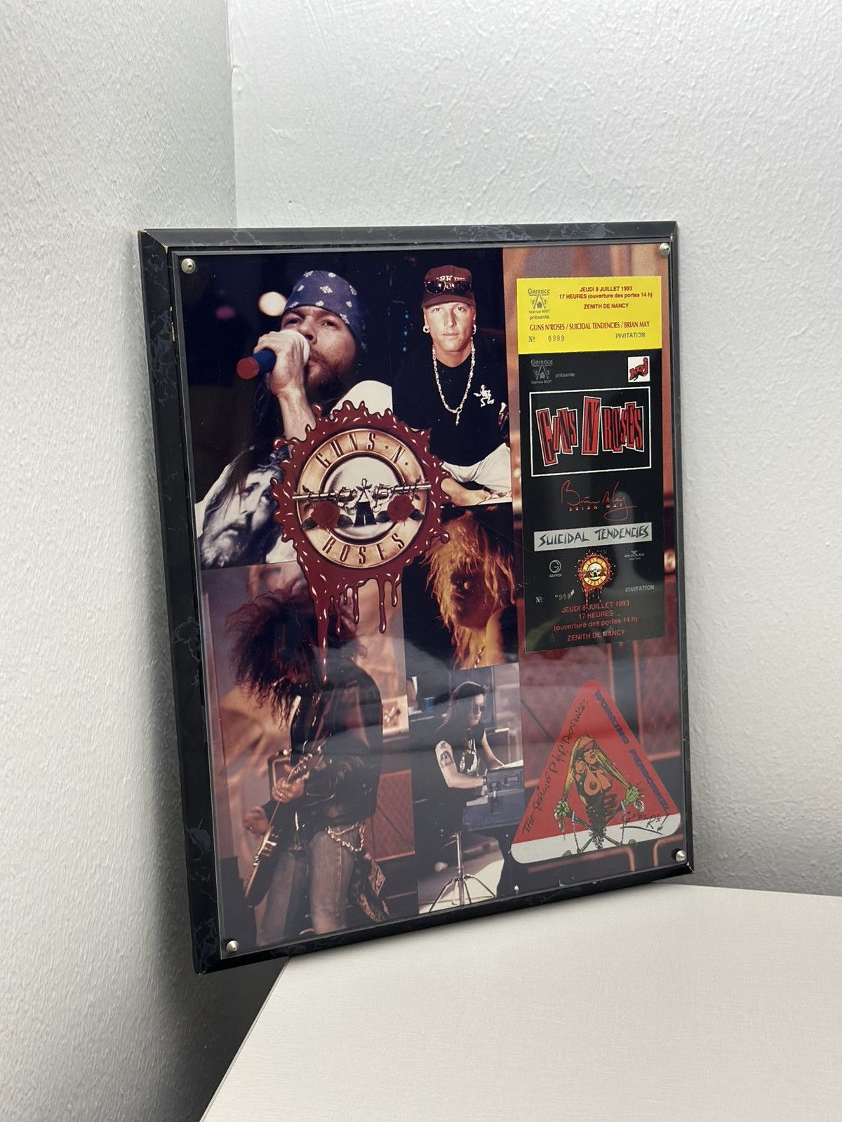 Guns N' Roses Gun’s N Roses Hanging Plaque Use Your Illusion 1993 Tour Size ONE SIZE - 1 Thumbnail
