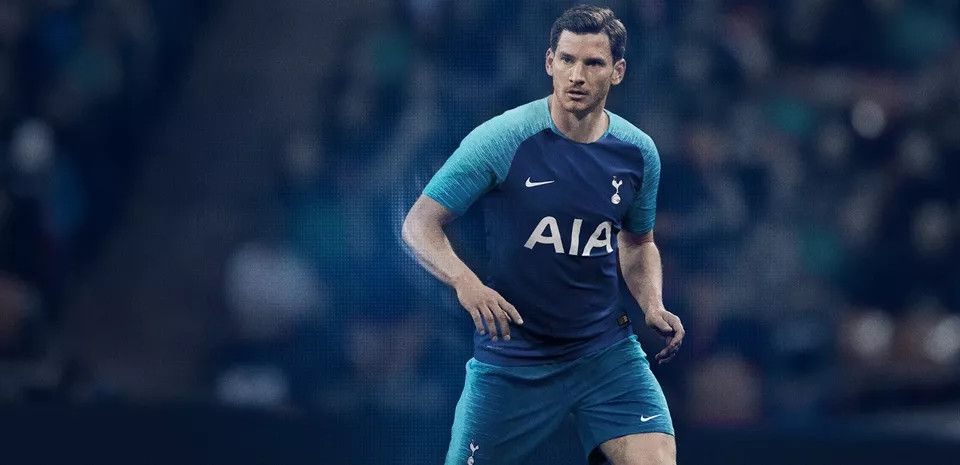 Nike TOTTENHAM HOTSPUR 2018 2019 WOMEN FOOTBALL SOCCER JERSEY Size L / US 10 / IT 46 - 9 Thumbnail