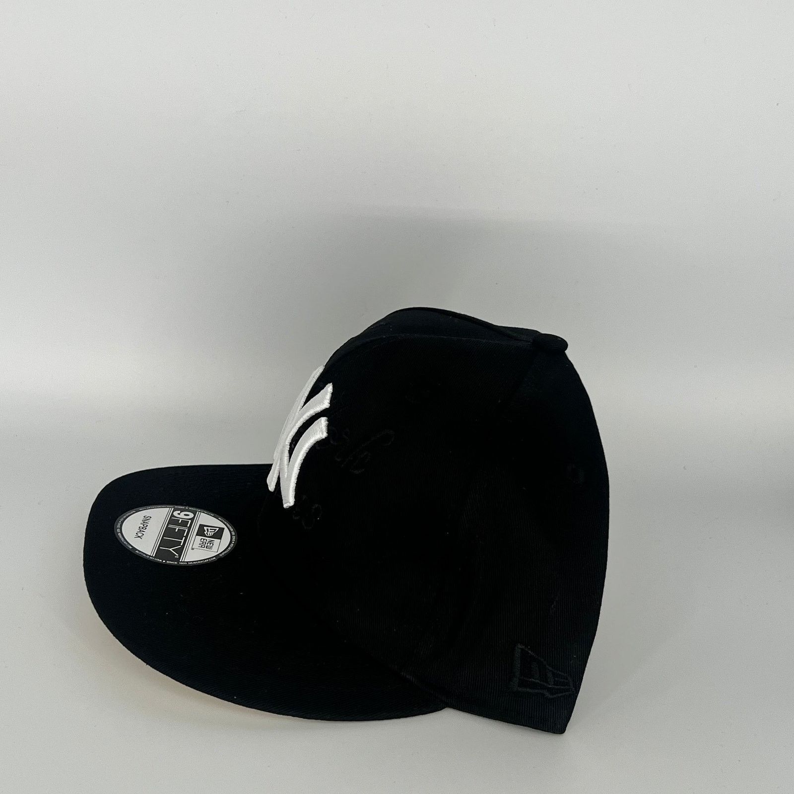 New Era Black New York Yankees NY Overlap New Era 9Fifty Snapback Size ONE SIZE - 2 Thumbnail