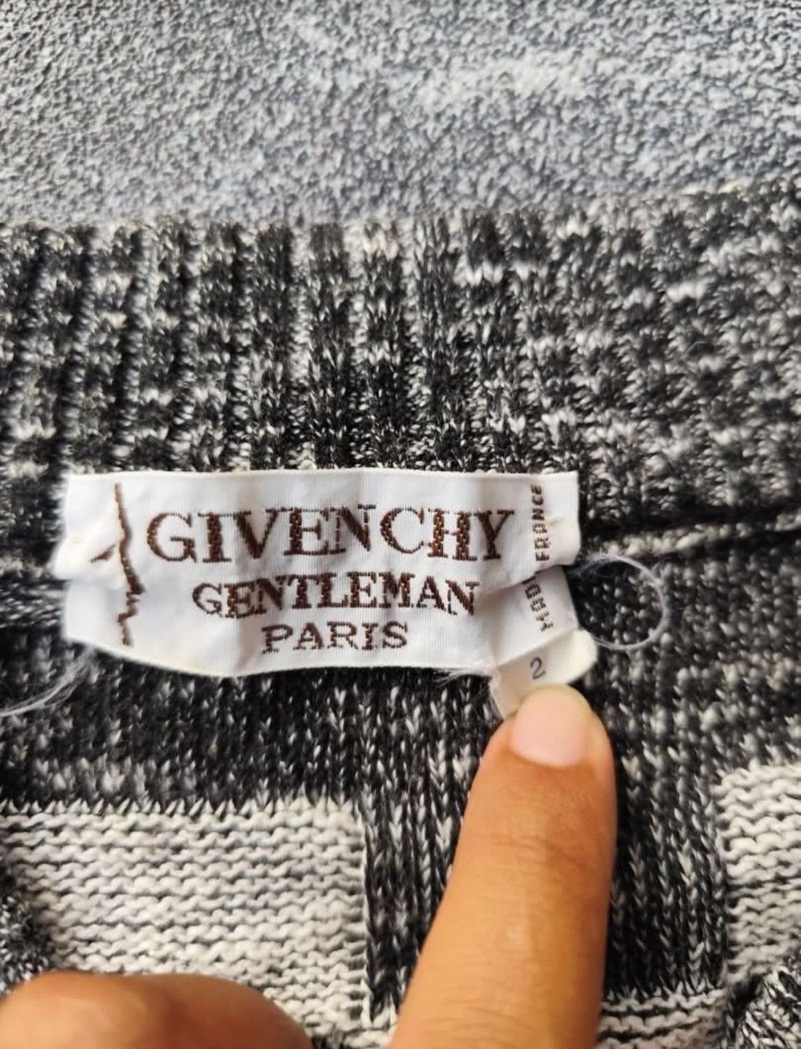 Givenchy Givenchy V neck knitwear Size US M / EU 48-50 / 2 - 4 Thumbnail