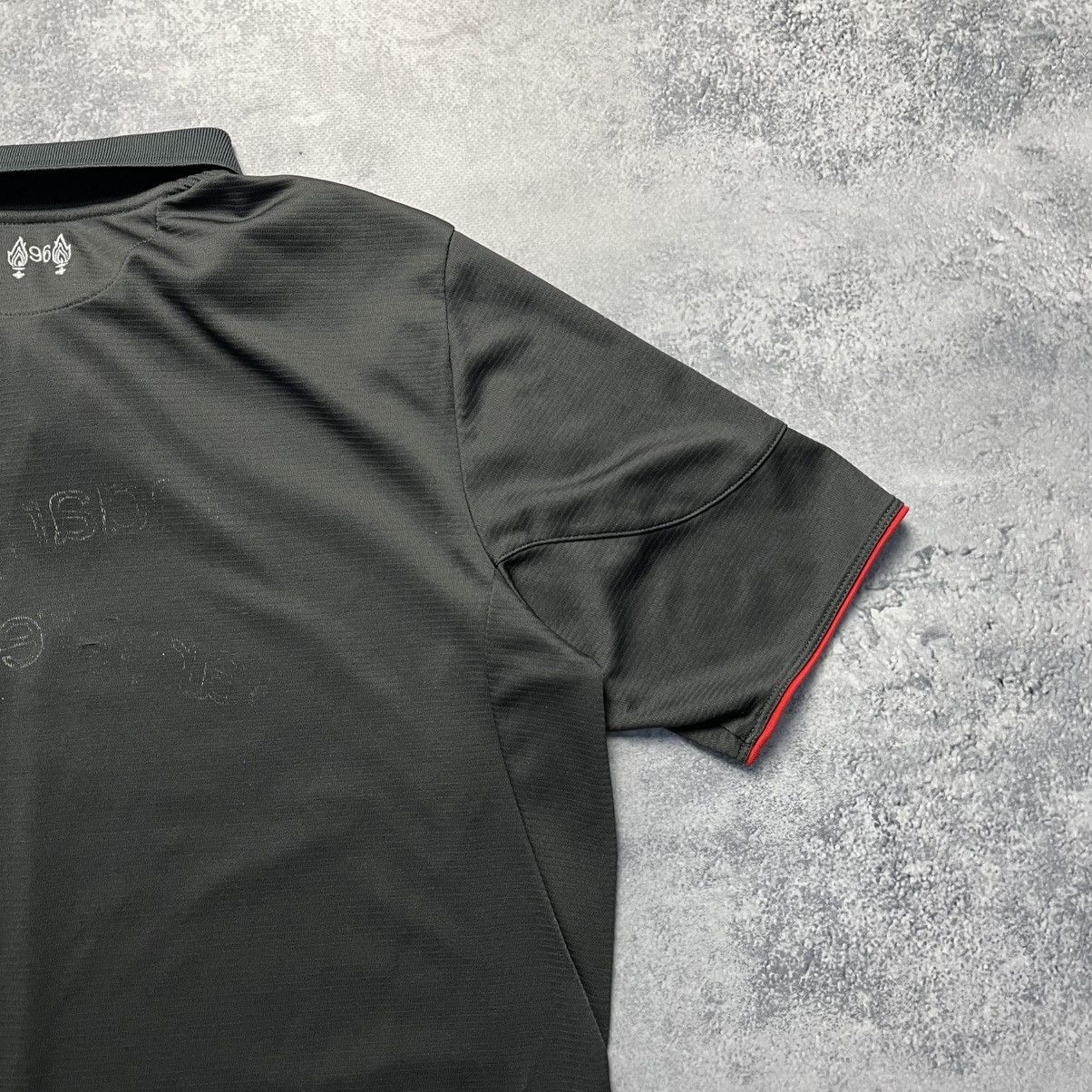 New Balance Vintage New Balance Liverpool 2015/2016 Away Soccer Jersey Size US M / EU 48-50 / 2 - 18 Thumbnail