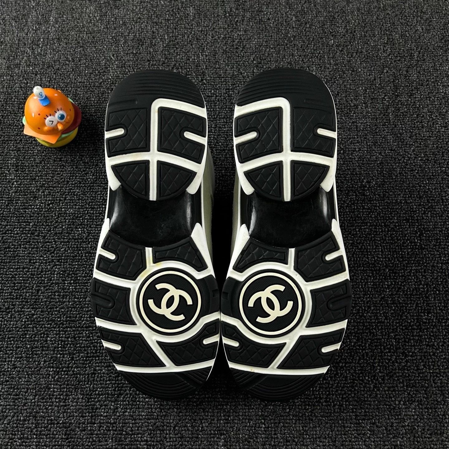 Chanel Chanel color blocked sneakers women's 37 Size US 6 / IT 36 - 6 Thumbnail