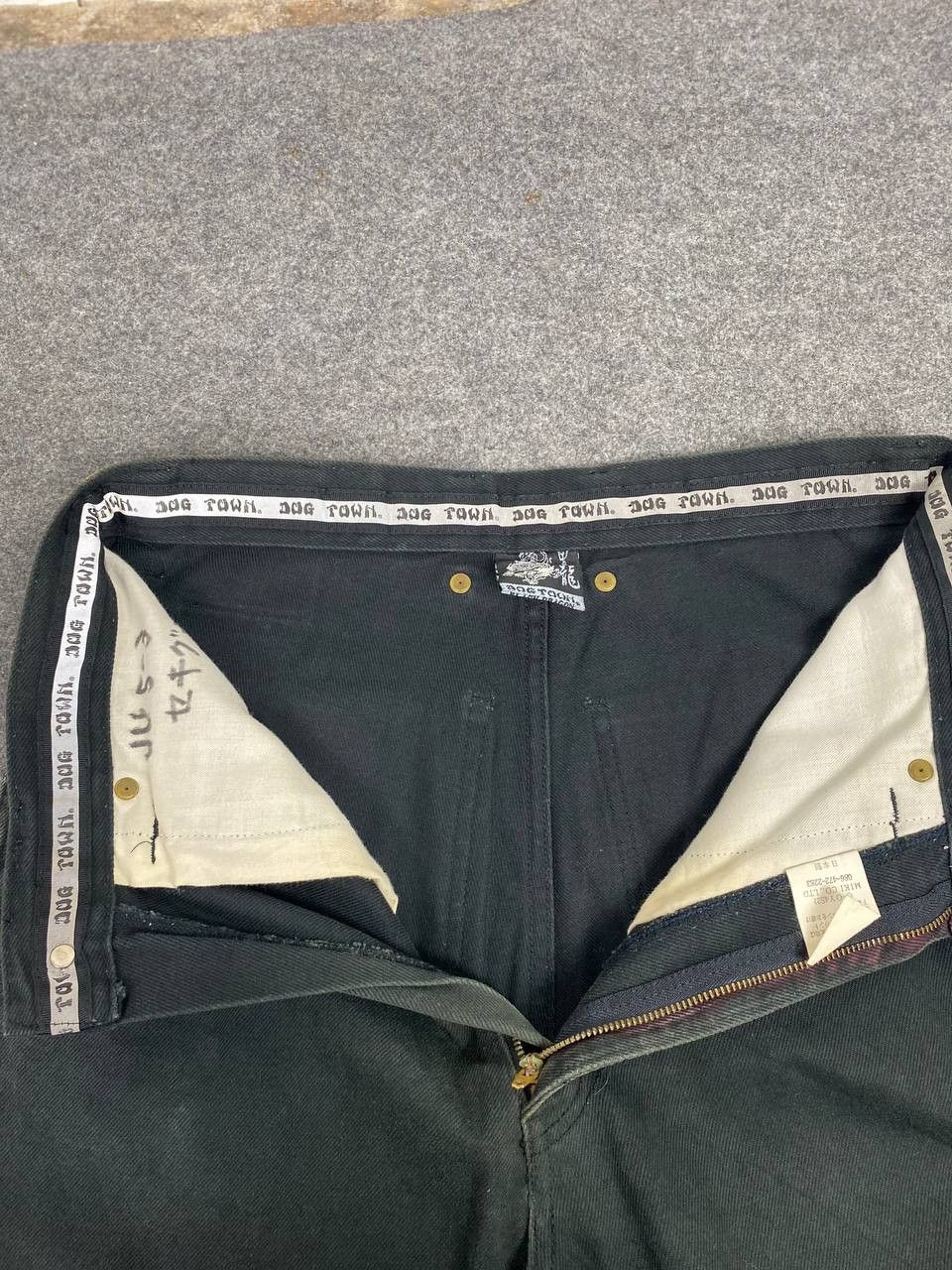 Dogtown dogtown black dragon skateboard black baggy denim Size US 32 / EU 48 - 14 Thumbnail