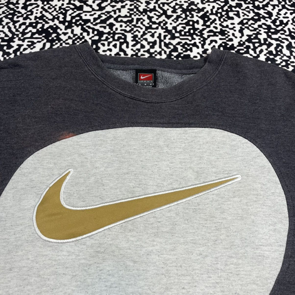 Nike Vintage 90s Nike Team Retro Rebone Distreessed Sweatshirt Size US L / EU 52-54 / 3 - 9 Thumbnail