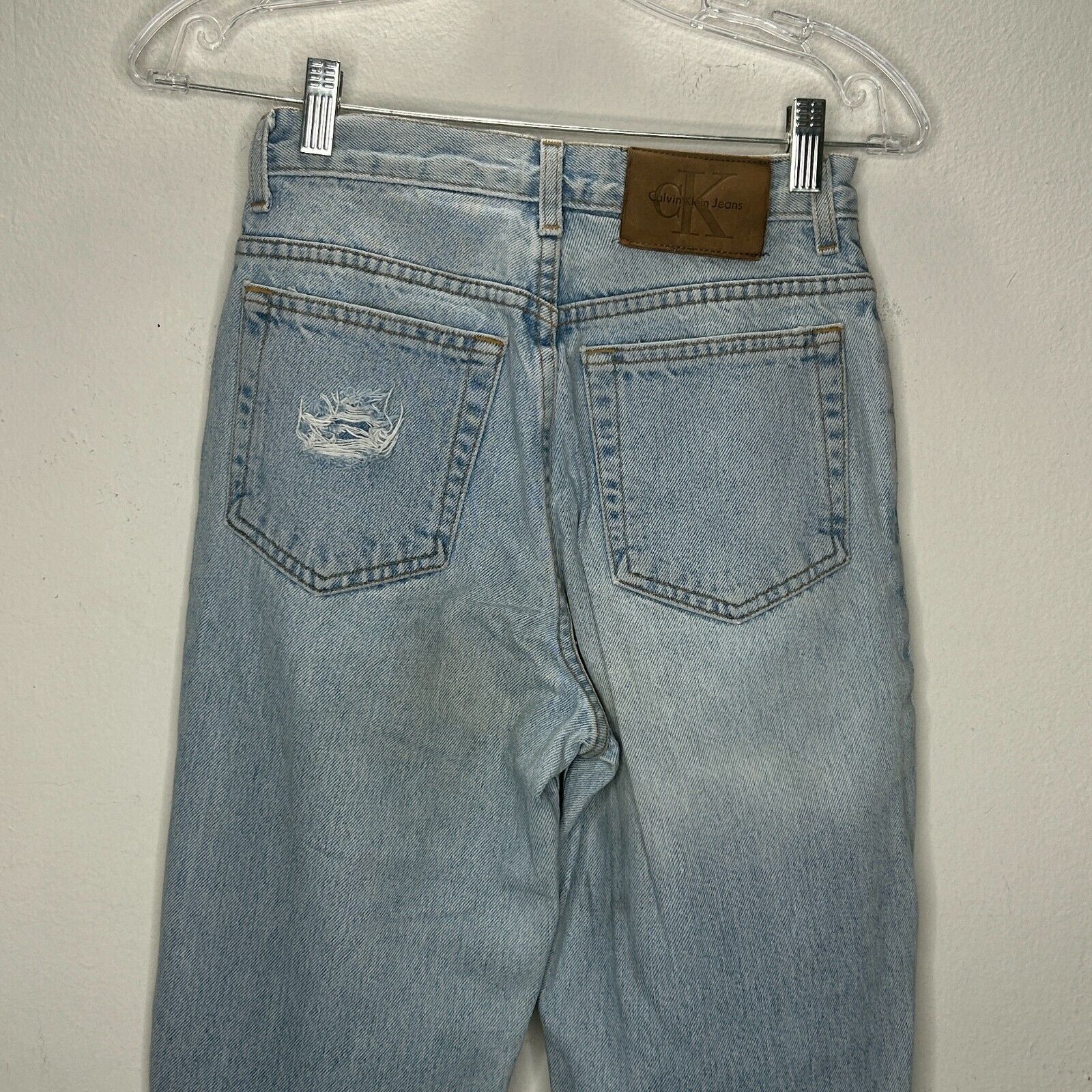 Calvin Klein Calvin Klein Light Wash Distressed Cuffed High-Rise Jeans 4 Size 27" / US 4 / IT 40 - 4 Thumbnail