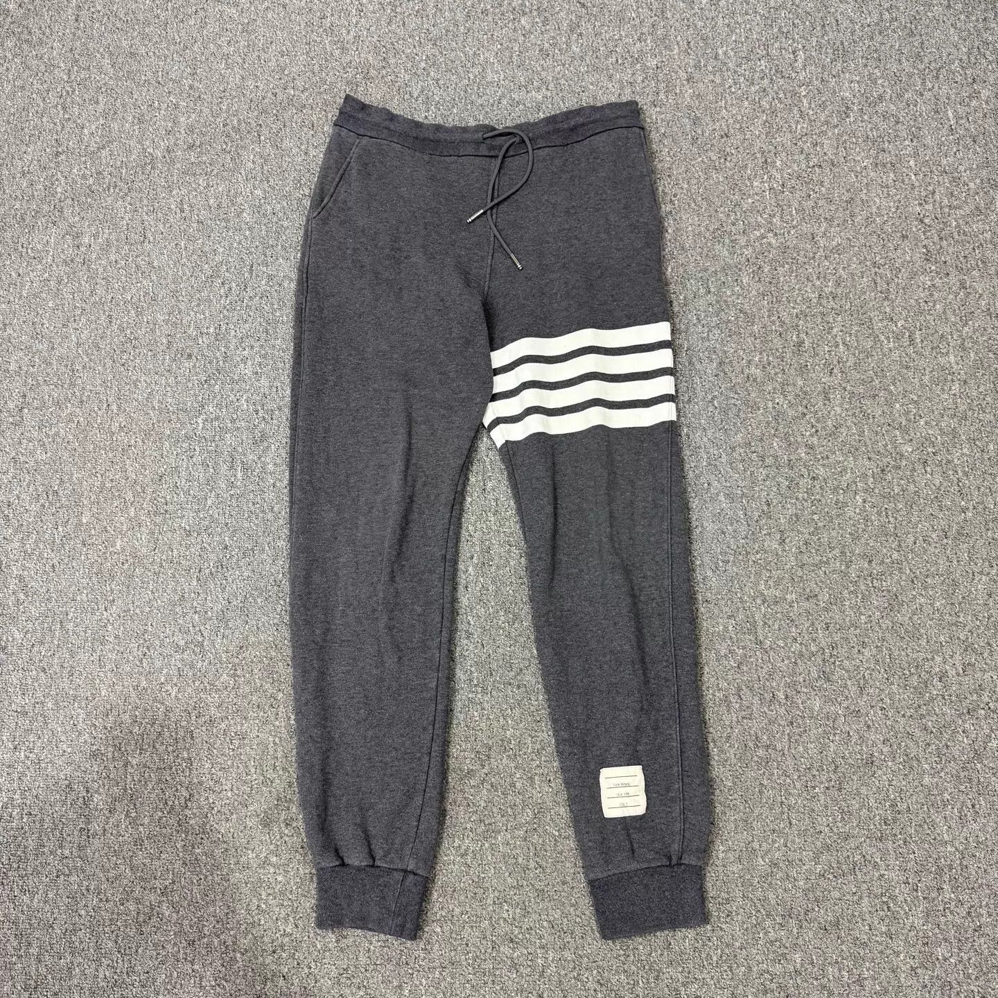 Thom Browne Thom Browne TB Gray 4-Stripe Trousers Size 2 99 New Size 26" / US 2 / IT 38 - 1 Thumbnail