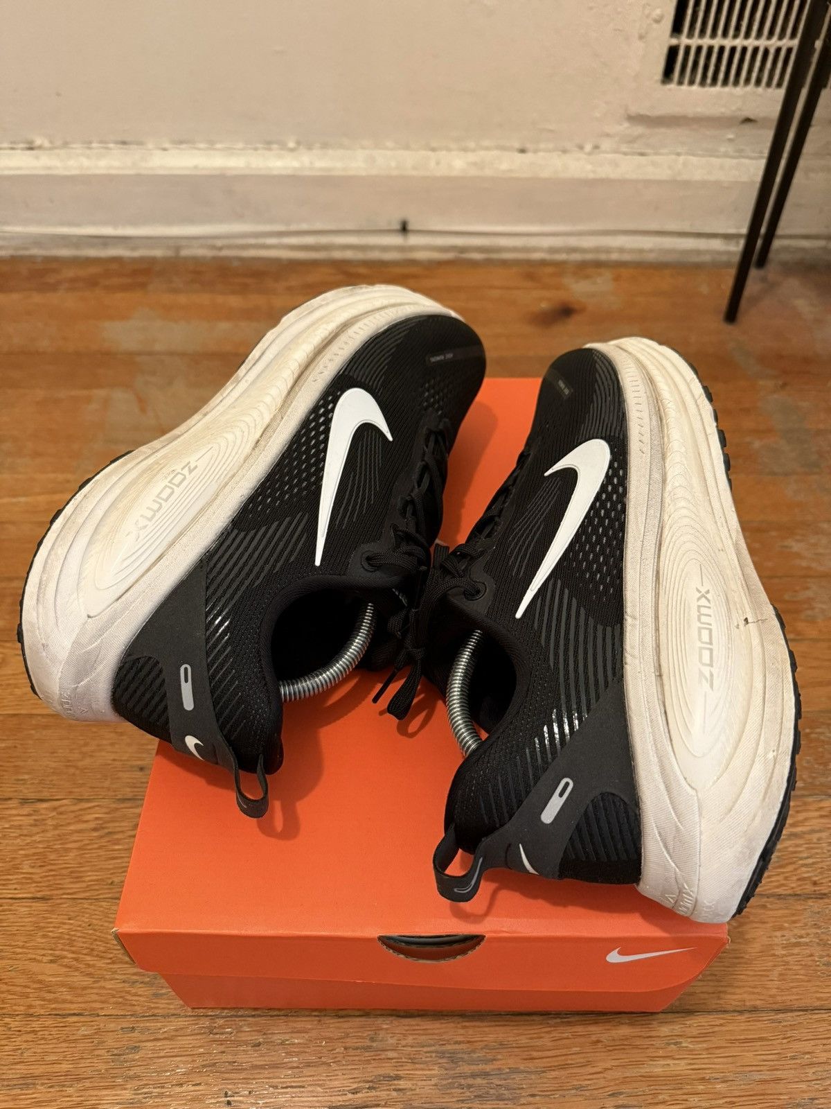 Nike Nike Vomero 18 Size US 9.5 / EU 42-43 - 4 Thumbnail
