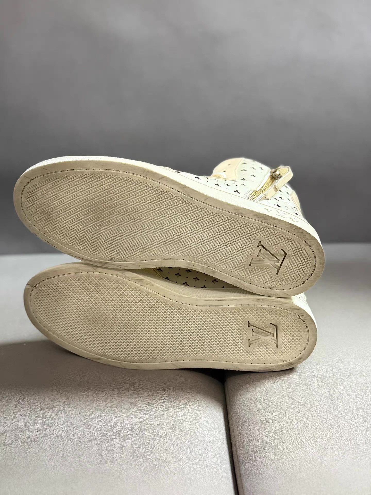Louis Vuitton Louis Vuitton Hollow Star-Embellished Sneakers Ｑ20 Size US 6.5 / IT 36.5 - 5 Thumbnail
