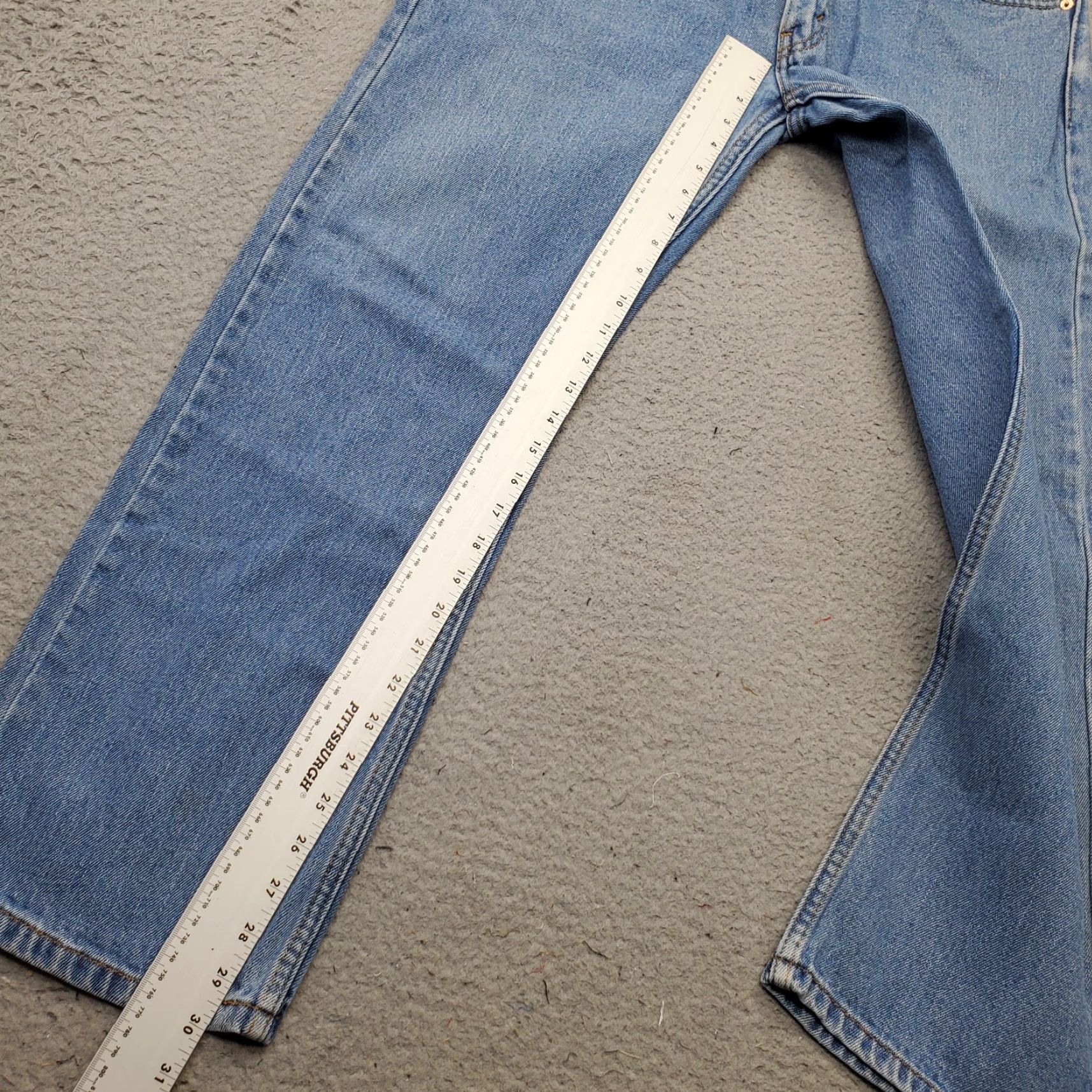 Levi's Levi's 505 Jeans Mens 34 Denim Blue Medium Wash Straight Fit Regular Waist 34 Inseam 30" 5-Pocket Design Size: 34 Mens Color: Blue Size US 34 / EU 50 - 4 Thumbnail