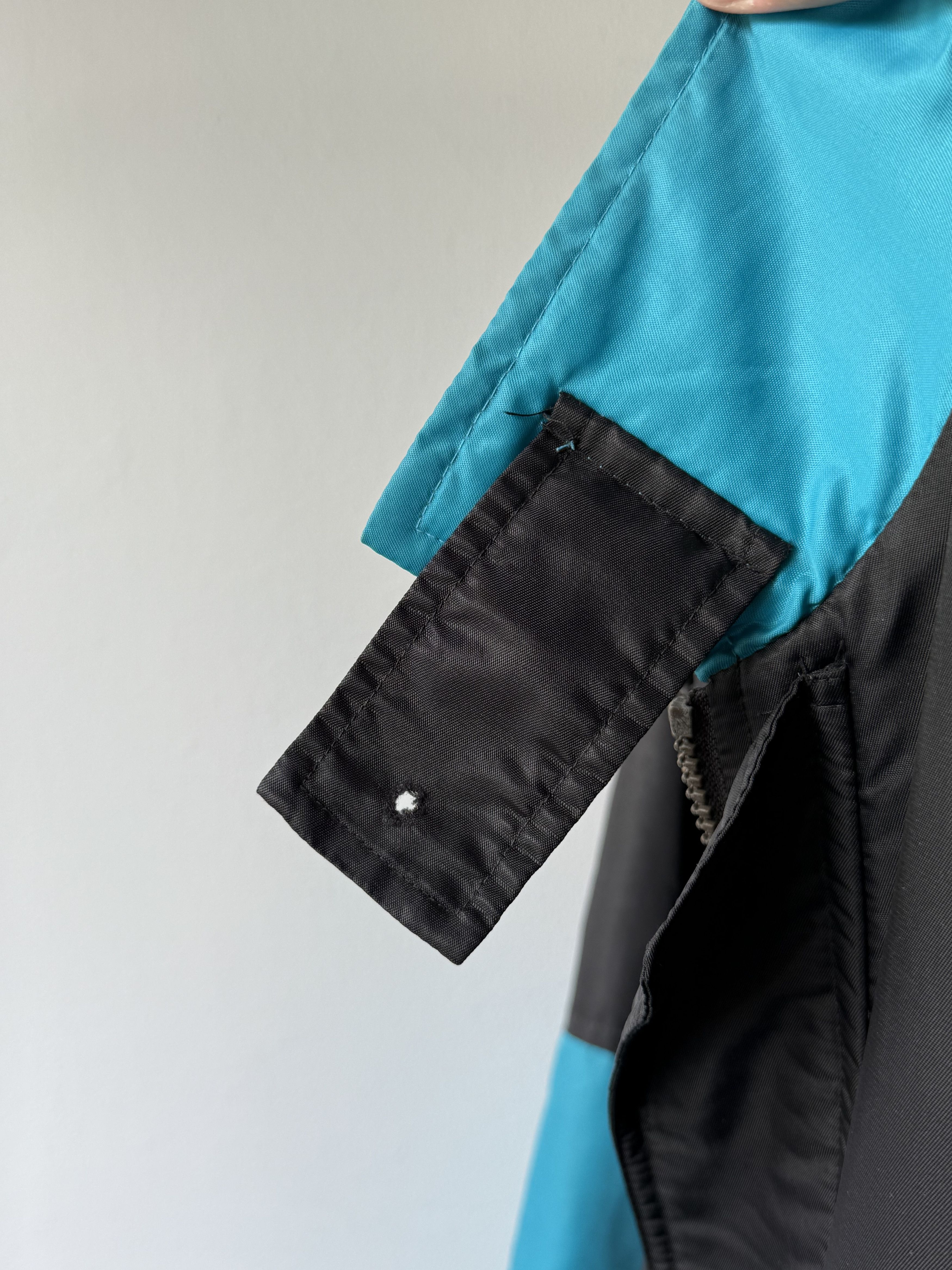 NBA × Nutmeg × Vintage Vintage Nutmeg Apparel Charlotte Hornets NBA Two Tone Jacket Size US M / EU 48-50 / 2 - 16 Thumbnail