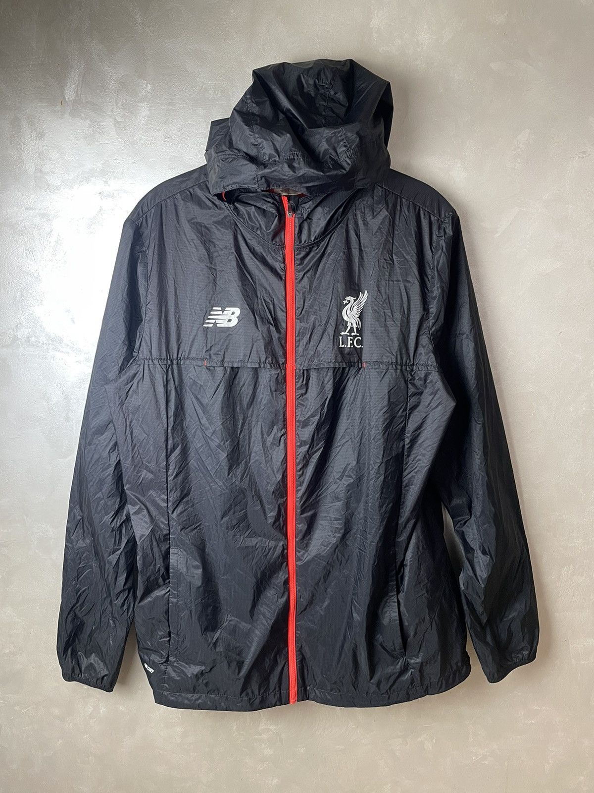New Balance LIVERPOOL 2016/2017 FOOTBALL RAIN JACKET JERSEY NEW BALANCE Size US XXL / EU 58 / 5 - 1 Thumbnail