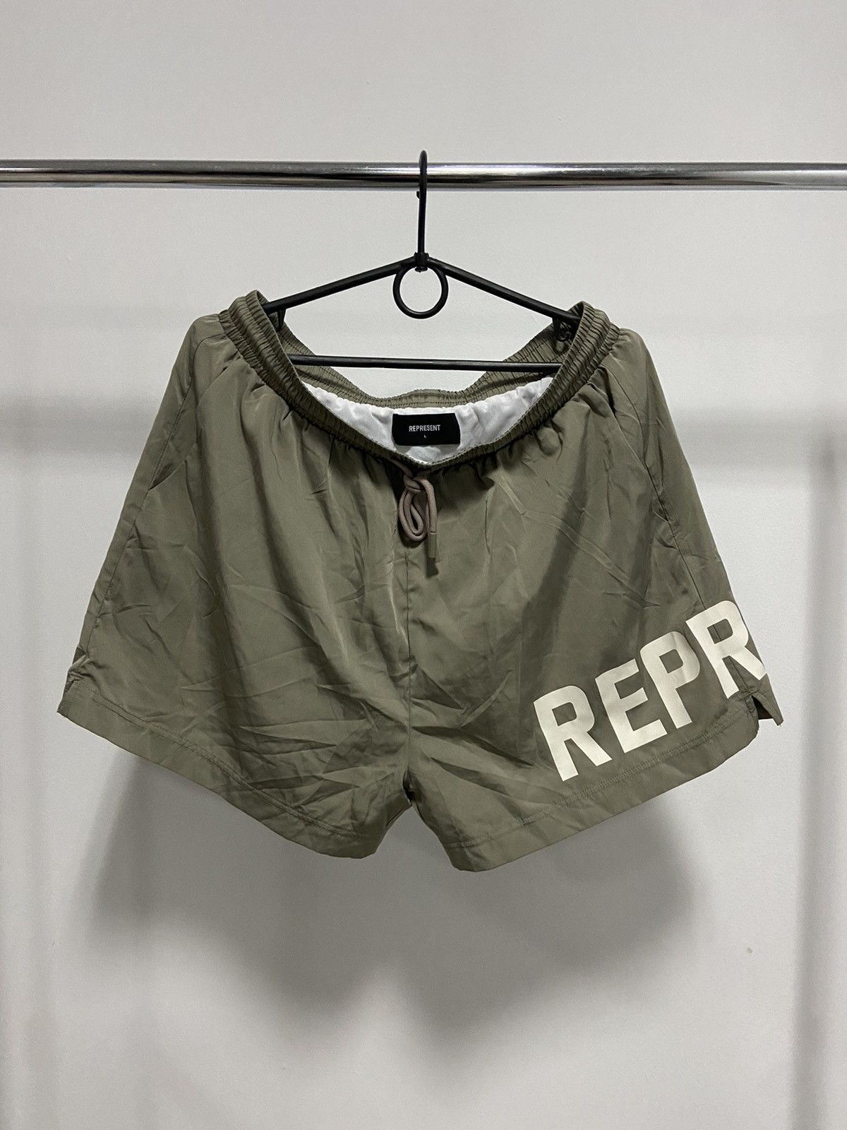 Represent Clo. × Vintage Represent Vintage beach Shorts Street big Logo Size US 34 / EU 50 - 1 Thumbnail
