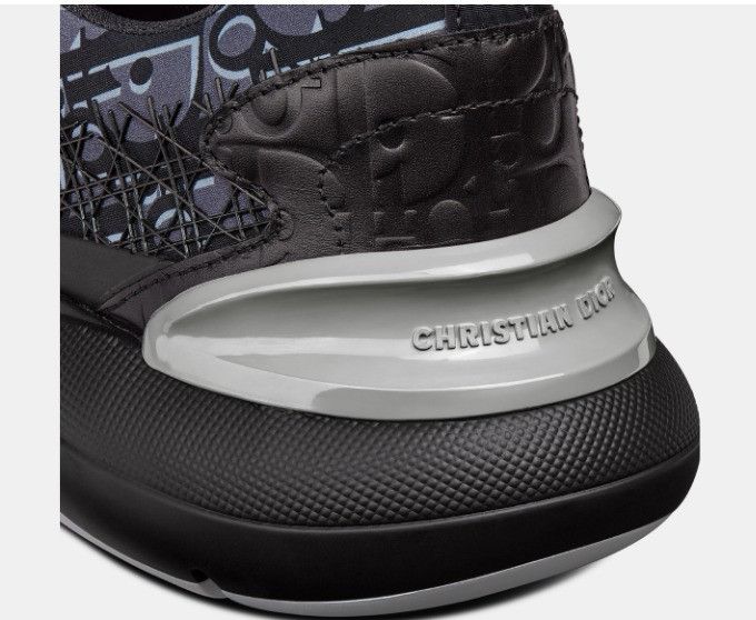 o1w1db10425 3SN248YJ B24 Low-Top Sneakers in Black