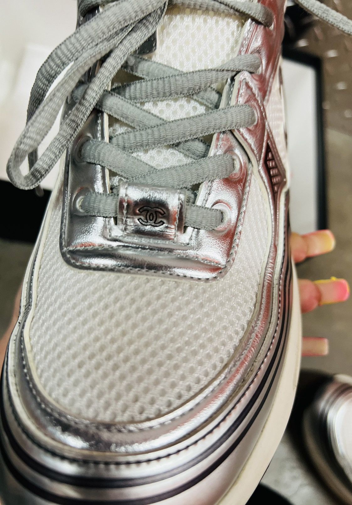 Chanel Chanel CC Logo Laminate Silver White Sneakers 40 Cruise 23 Size US 9 / IT 39 - 7 Thumbnail