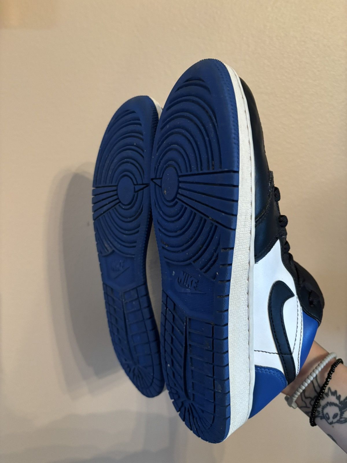 Jordan Brand Air Jordan 1 Low GS 'Royal Toe' Size US 6 / EU 39 - 5 Thumbnail
