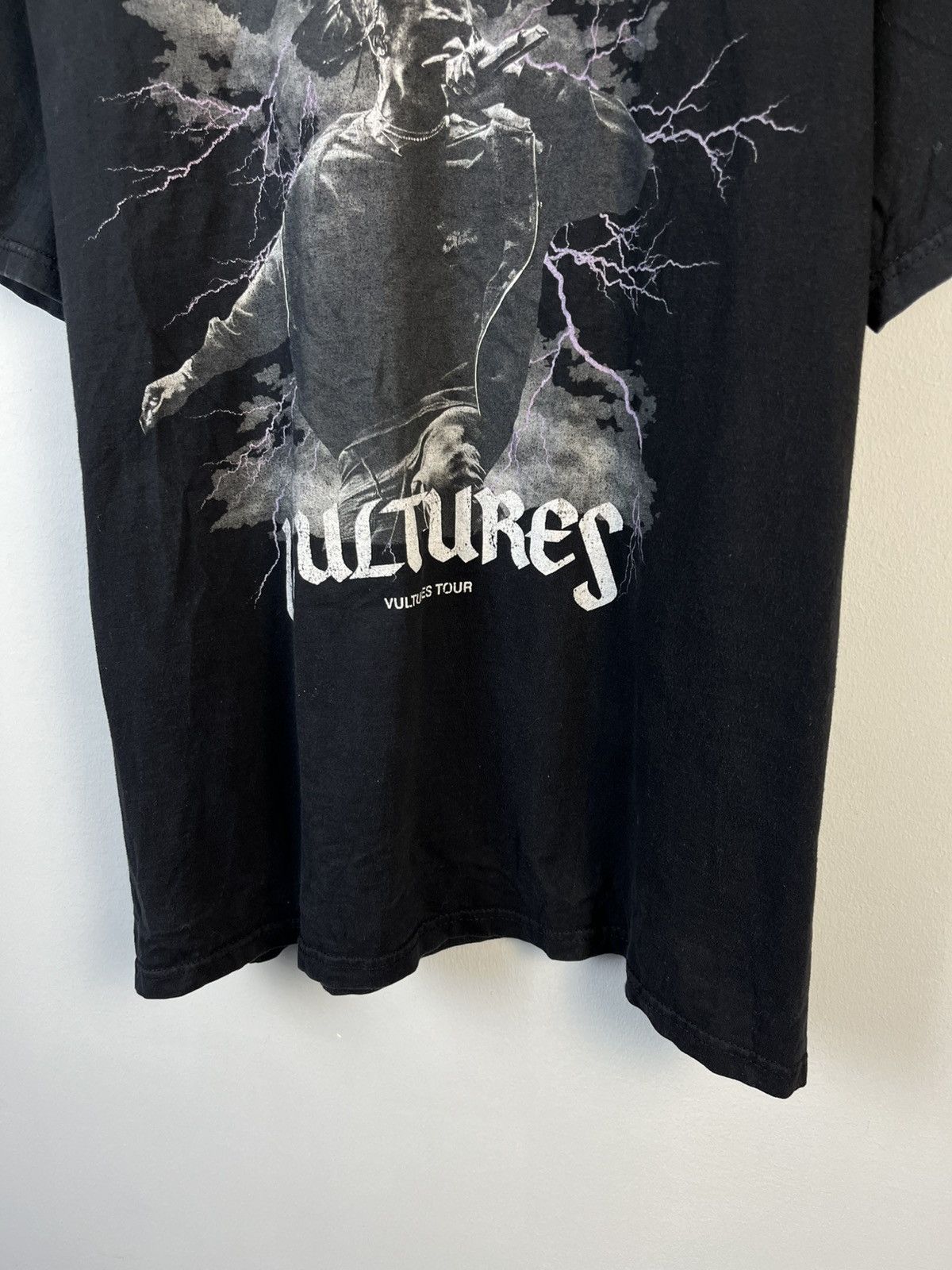 Band Tees Vultures Tour Savage Streetwear Y2K Band Tee Shirt Size US L / EU 52-54 / 3 - 4 Thumbnail