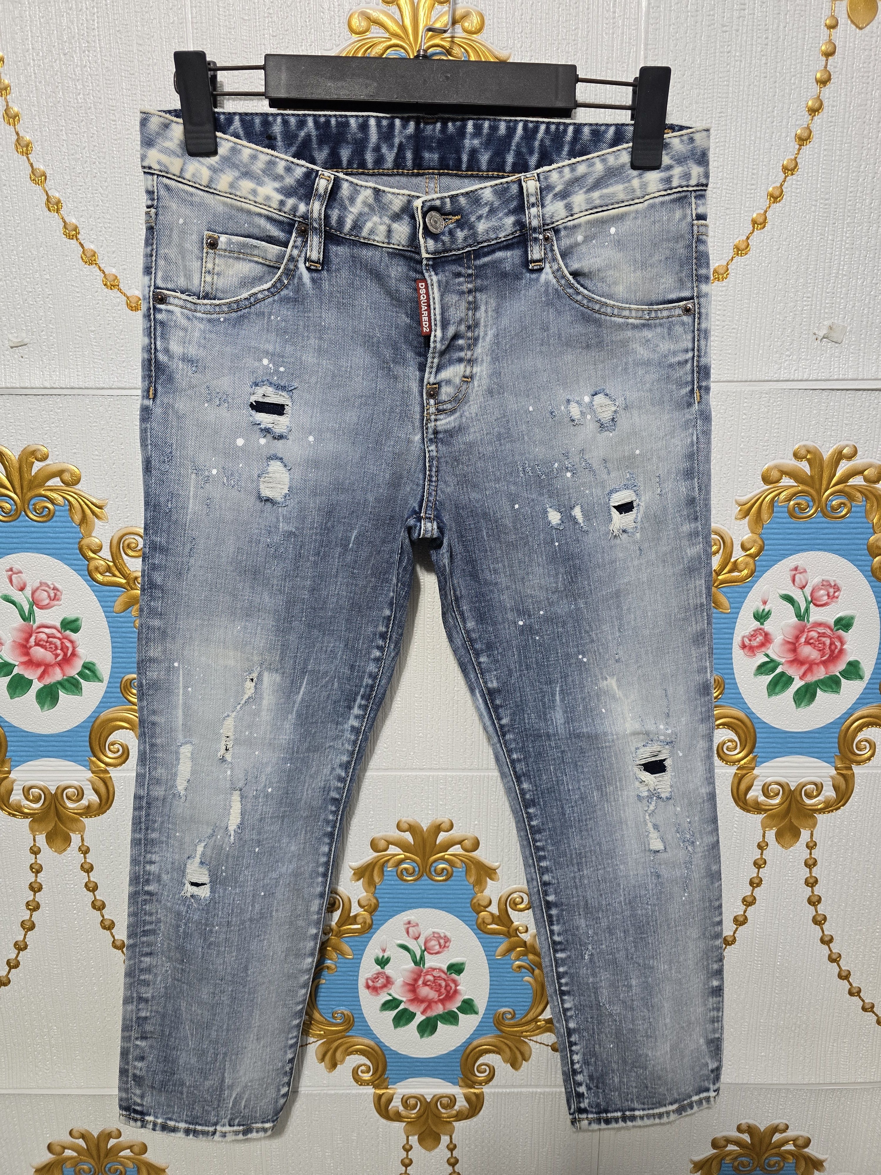 Dsquared2 DSQUARED 2 cool girl cropped jean ,size small fits also M Size 27" / US 4 / IT 40 - 1 Thumbnail