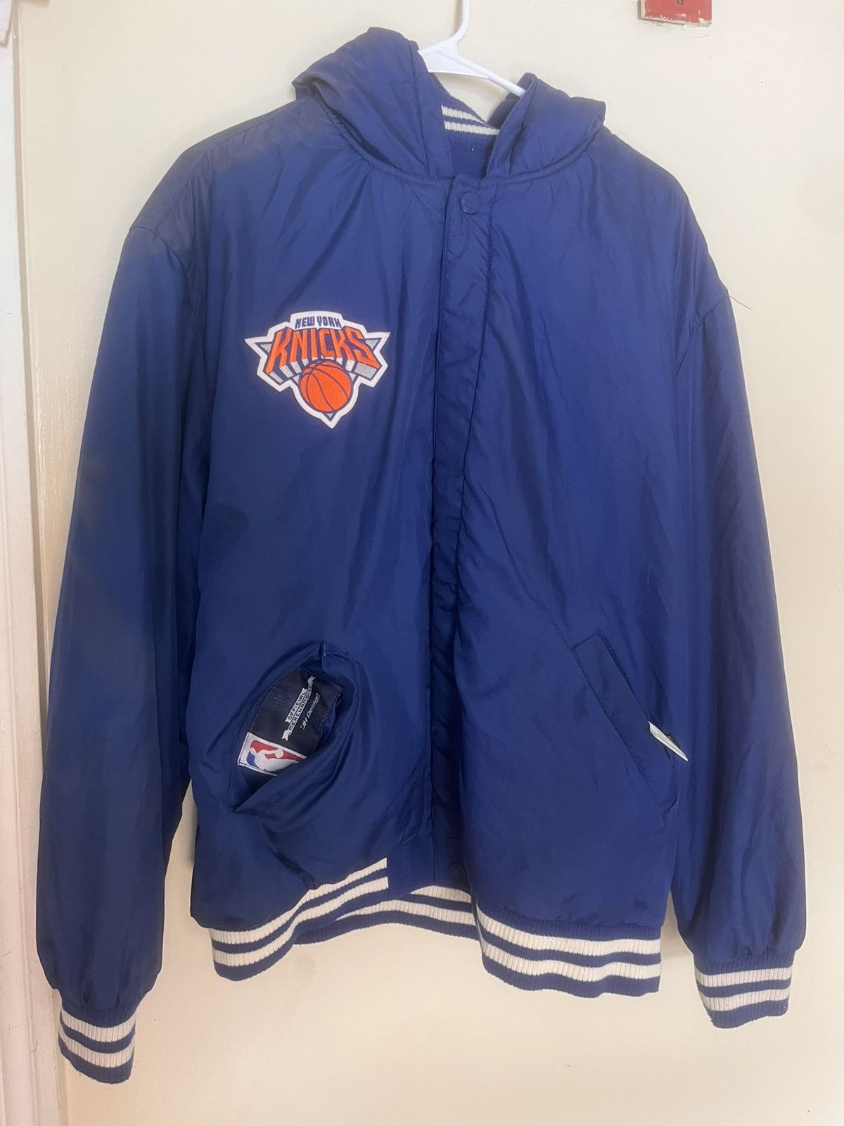 Jeff Hamilton vintage jeff hamilton thrashed reversible new york knicks v Size US XL / EU 56 / 4 - 1 Thumbnail