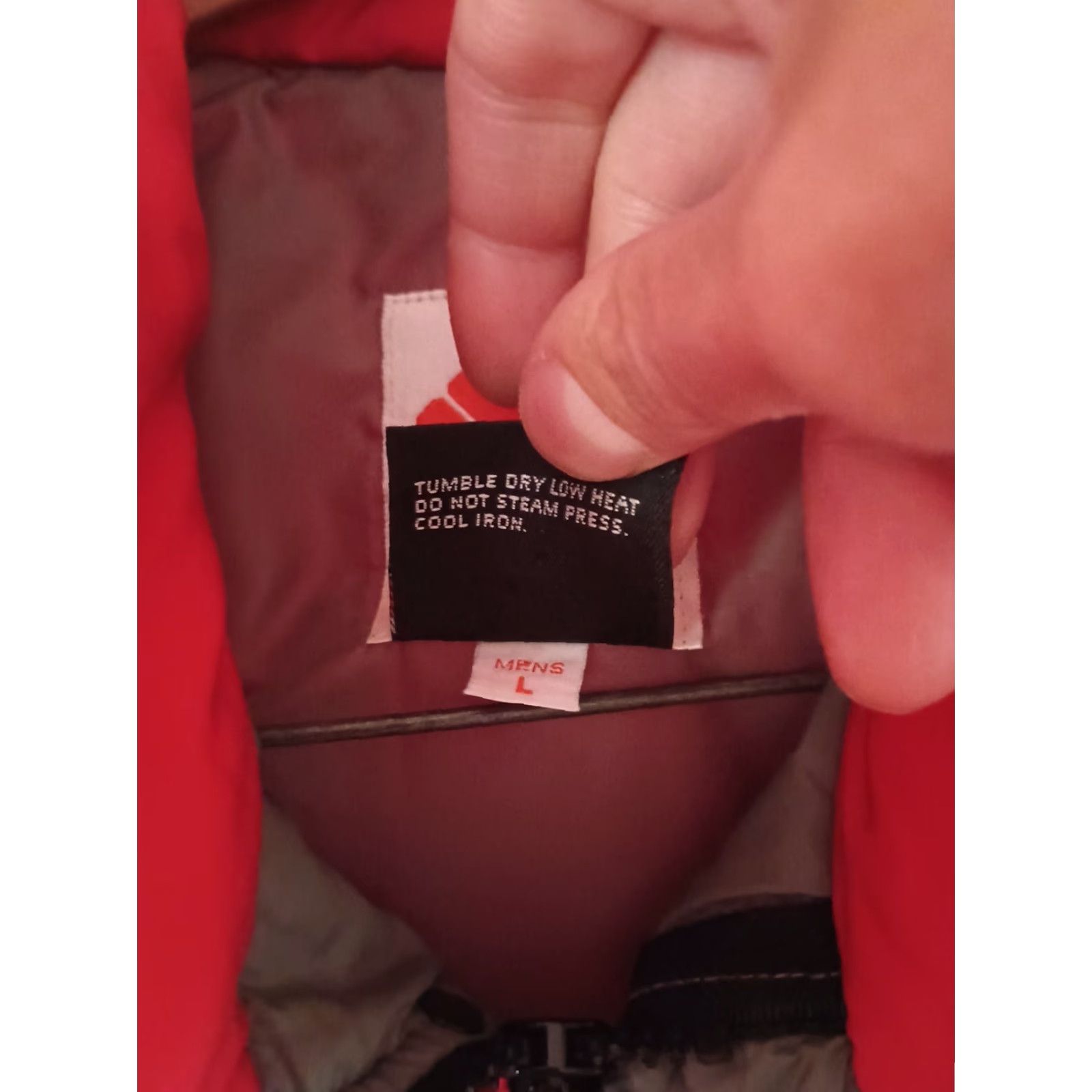 Vintage VINTAGE Columbia Thinsulate Vest Men L Red Insulated Puffer Jacket Nylon, Utility, Columbia Insulate, Old Tag Size US L / EU 52-54 / 3 - 3 Thumbnail