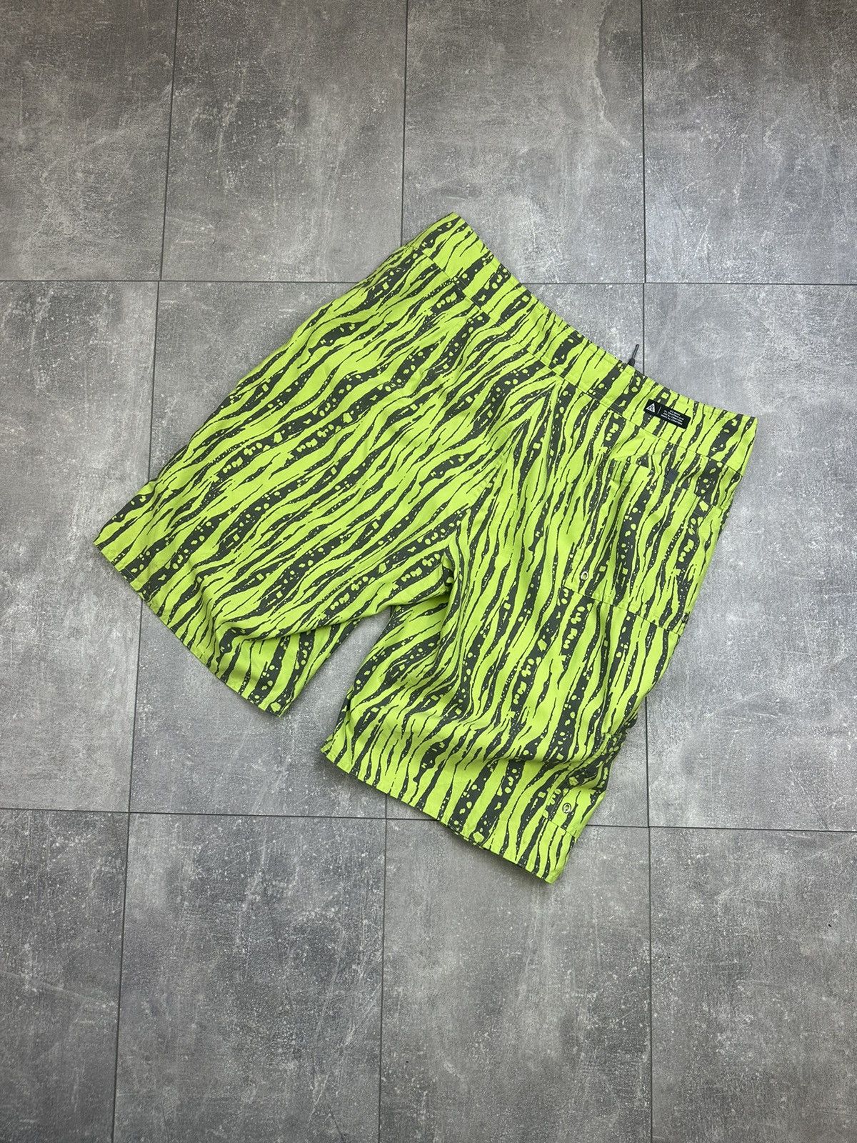 Vintage Nike ACG Vintage Outdoor Printed Shorts Small Logo Size US 34 / EU 50 - 11 Thumbnail