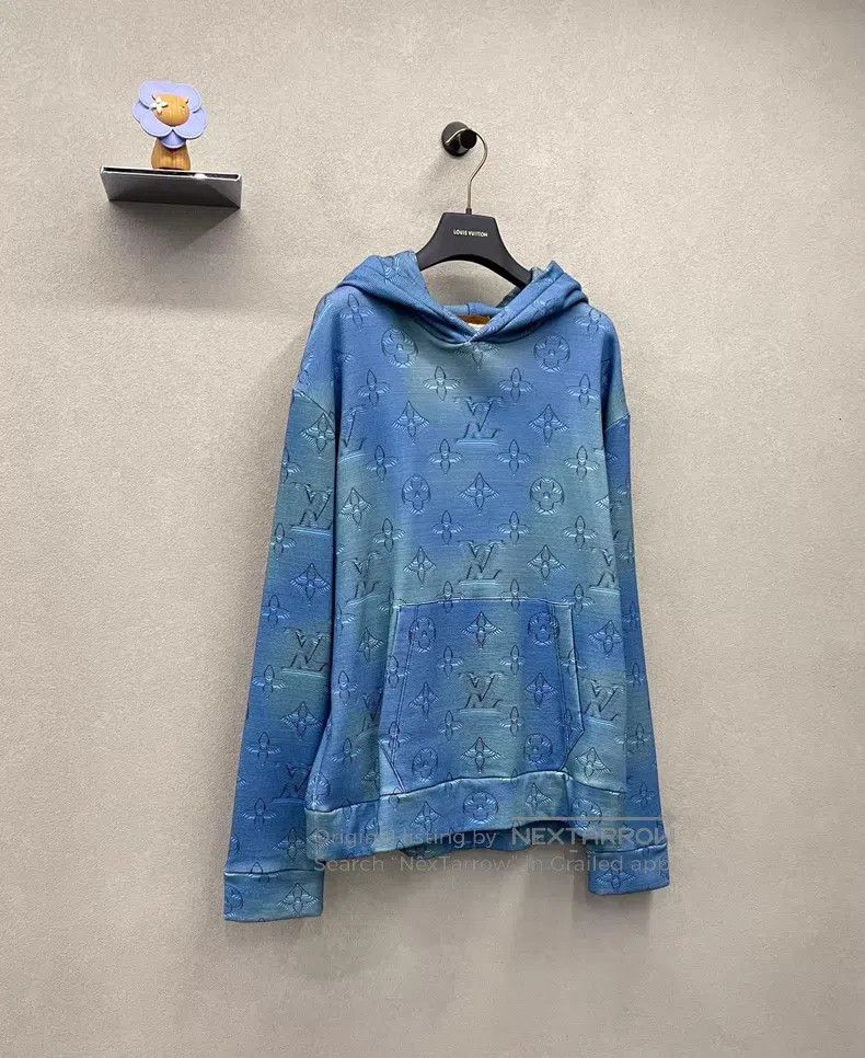 Louis Vuitton Louis Vuitton Blue gradient full-print logo sweatshirt Size US M / EU 48-50 / 2 - 3 Thumbnail