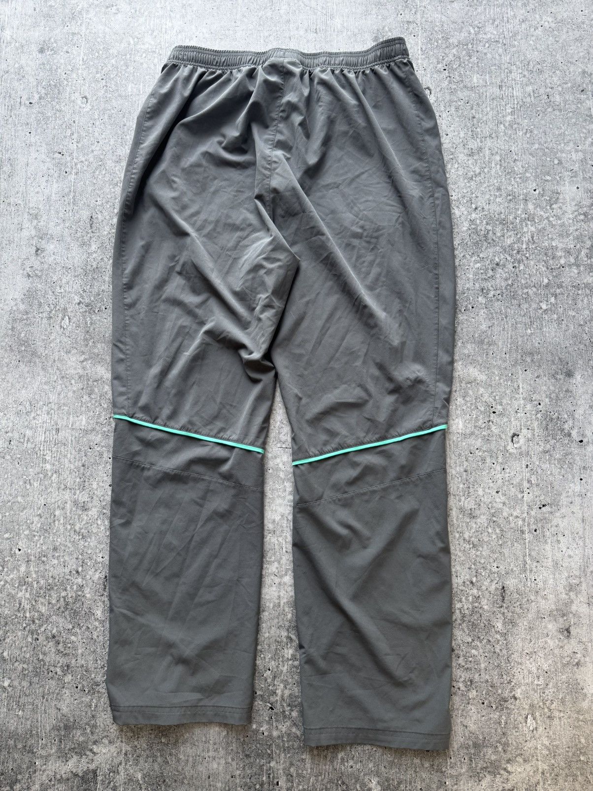 Under Armour Under Armour x Aston Villa Soccer Pants casual joggers Size US 40 / EU 56 - 6 Thumbnail