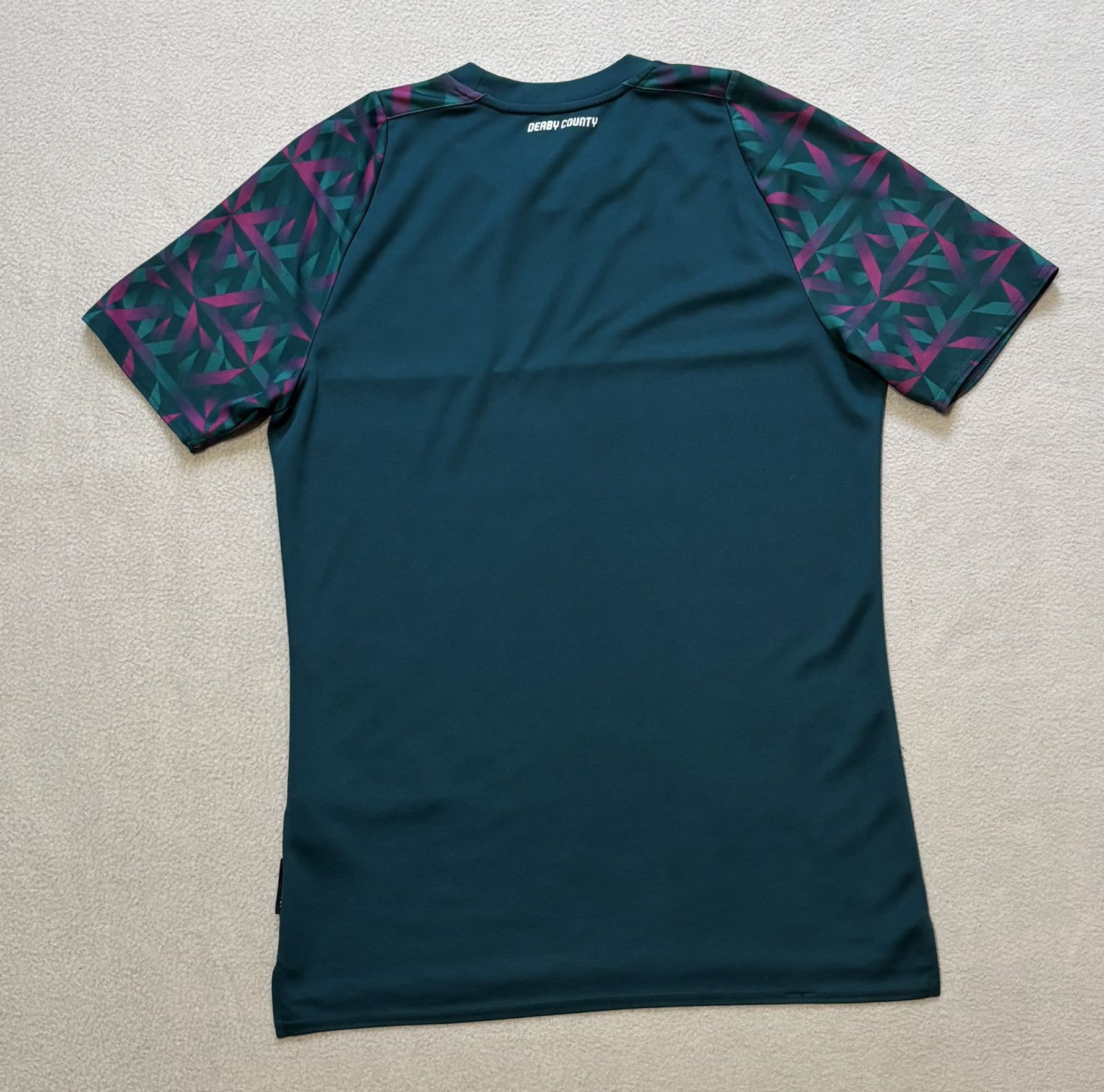 Umbro Derby County 2022/2023 Umbro Goalkeeper Jersey Size S Size US S / EU 44-46 / 1 - 11 Thumbnail