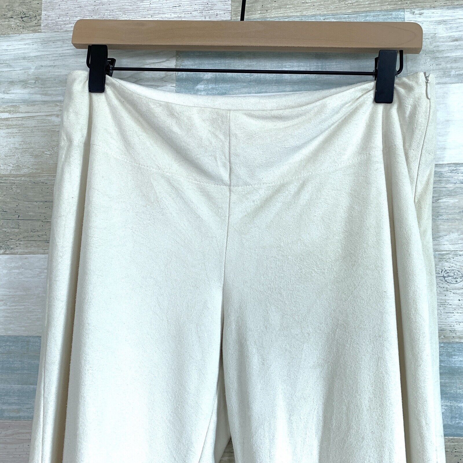 White House Black Market White House Black Market Faux Suede Wide Crop Pants Ivory 6 Size 28" / US 6 / IT 42 - 2 Thumbnail