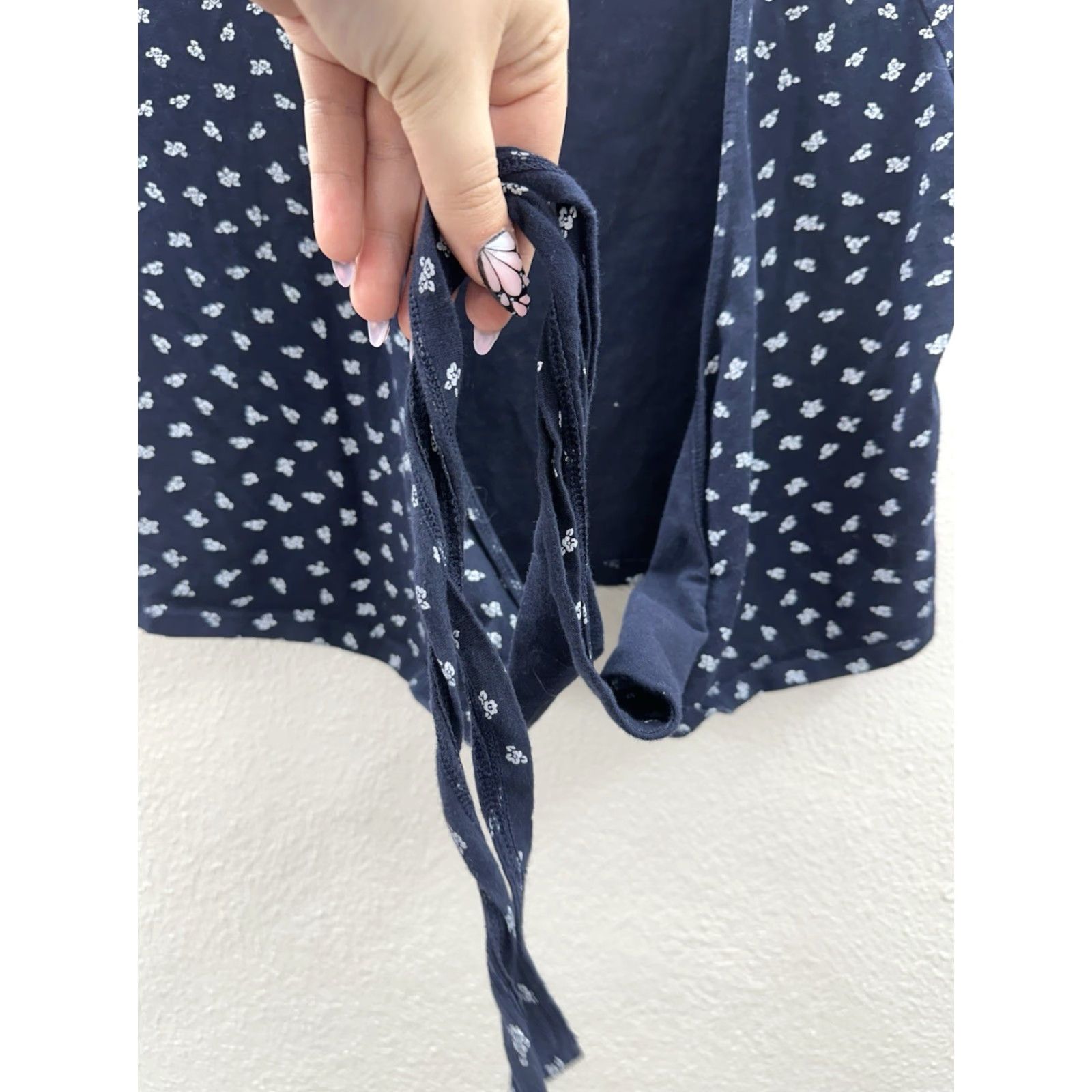 Brandy Melville Brandy Melville Womens Shirt Blue Floral Short Sleeve Cropped Crossover Wrap Tie Shirt Women Cropped Floral Short Sleeve Tie Size ONE SIZE - 3 Thumbnail