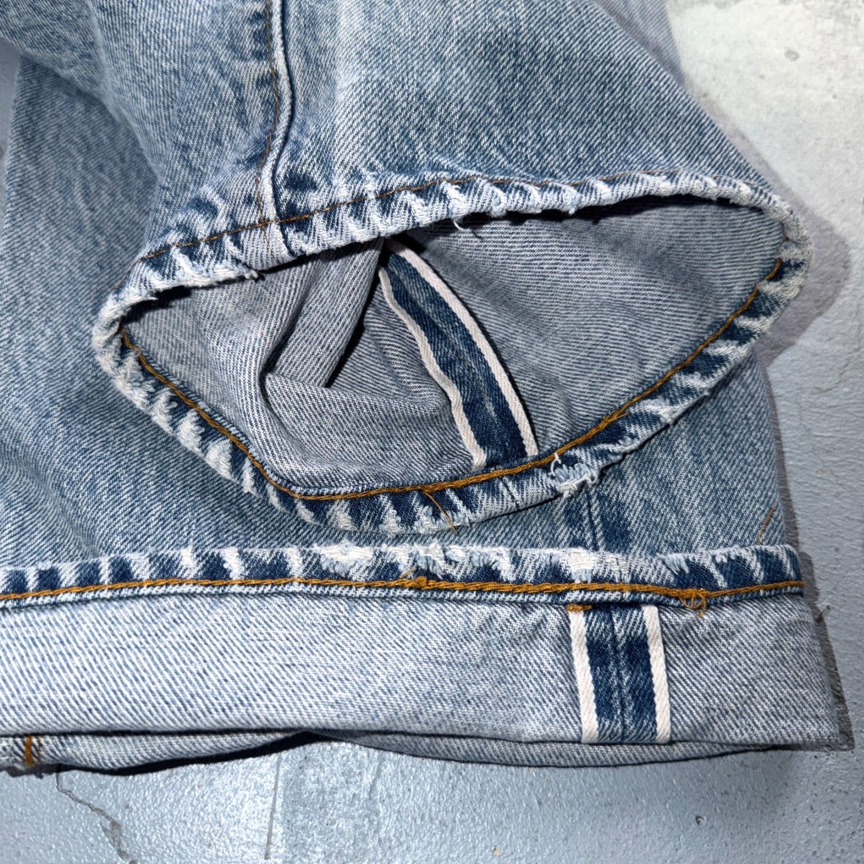 Levi's Levi's 501 Jeans Vintage 80s USA Light Wash Distressed 33 New Never-Used? 501 Model 80s Theme Mens Jeans Size US 33 - 4 Thumbnail