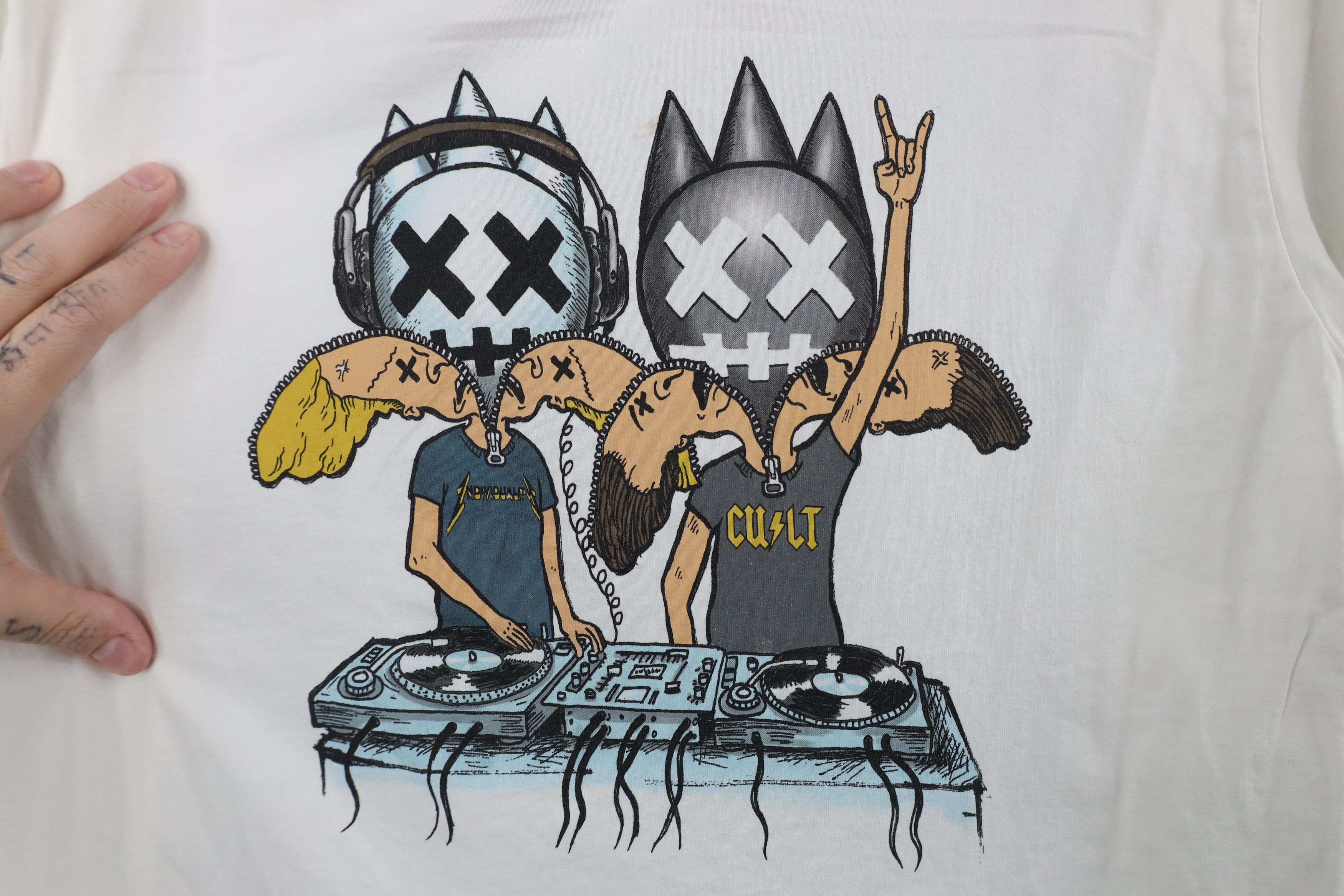 Cult Of Individuality × Vintage Cult of Individuality Beavis & Butthead DJ Sleeve T-Shirt Size US S / EU 44-46 / 1 - 5 Thumbnail