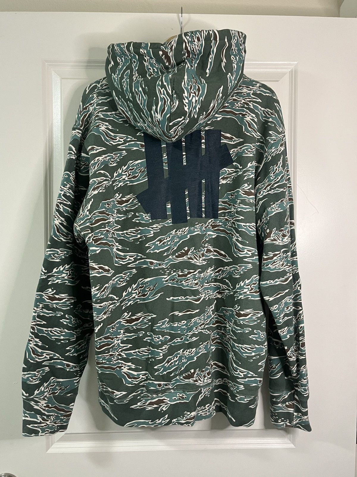 Undefeated Blue/Green Camo Undefeated Hoodie - Size XL Size US XL / EU 56 / 4 - 3 Thumbnail