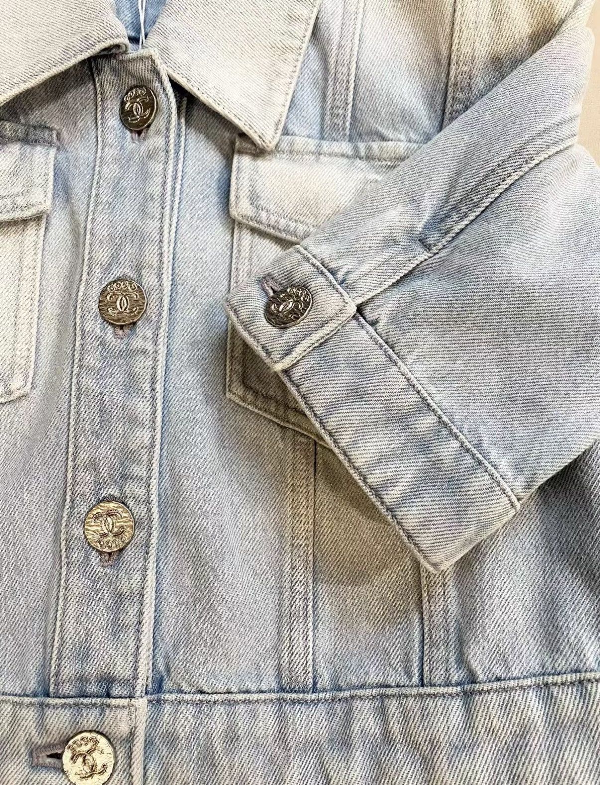 Chanel Chanel 24 Coco Beach Light Blue Short Sleeve Denim Top J33 Size XS / US 0-2 / IT 36-38 - 4 Thumbnail