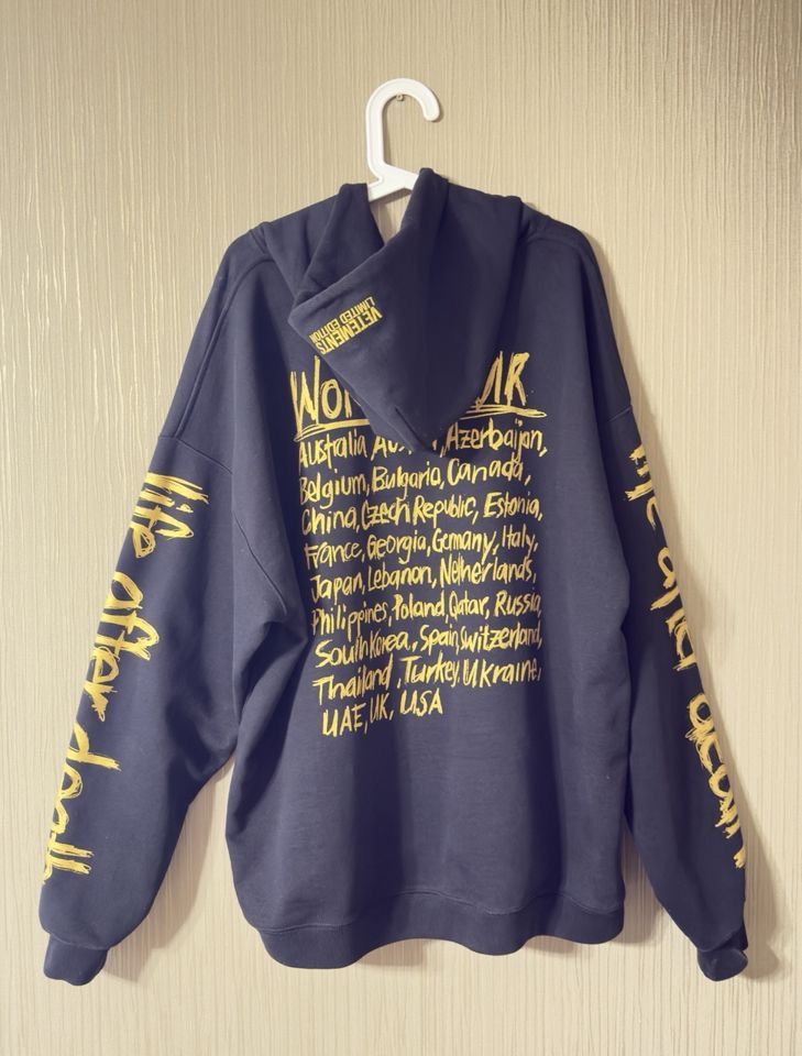 Vetements Vetements World Tour Size US M / EU 48-50 / 2 - 2 Thumbnail