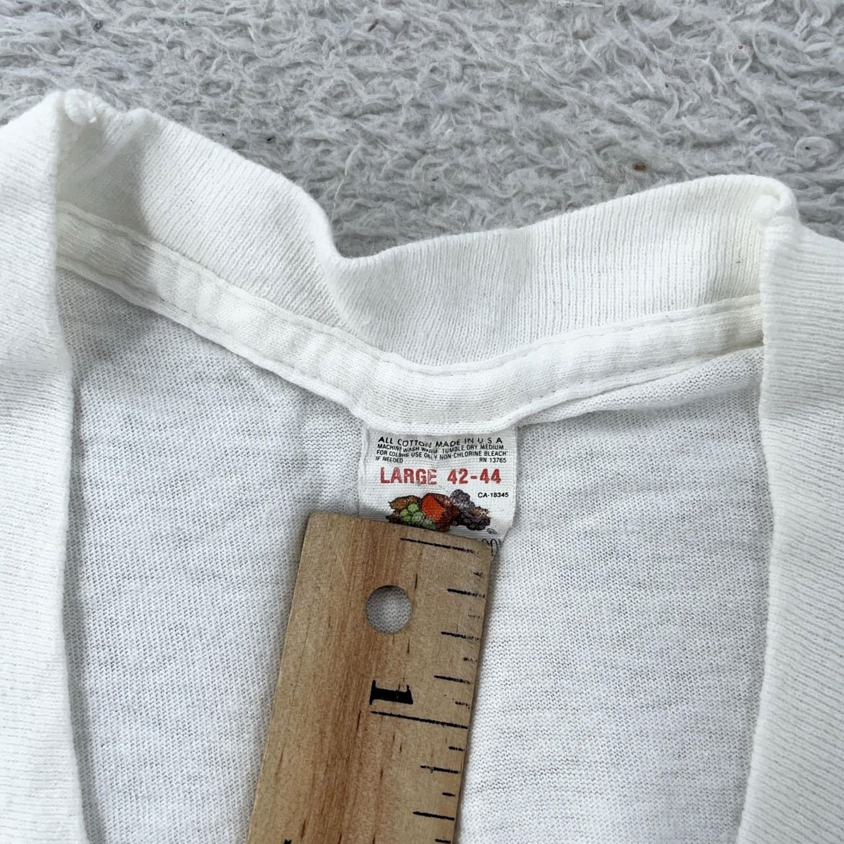 Fruit Of The Loom VINTAGE Fruit of the Loom Shirt Mens XS T-Shirt V-Neck White Short Sleeve Cotton Made USA 80s Mens Size US XS / EU 42 / 0 - 7 Thumbnail